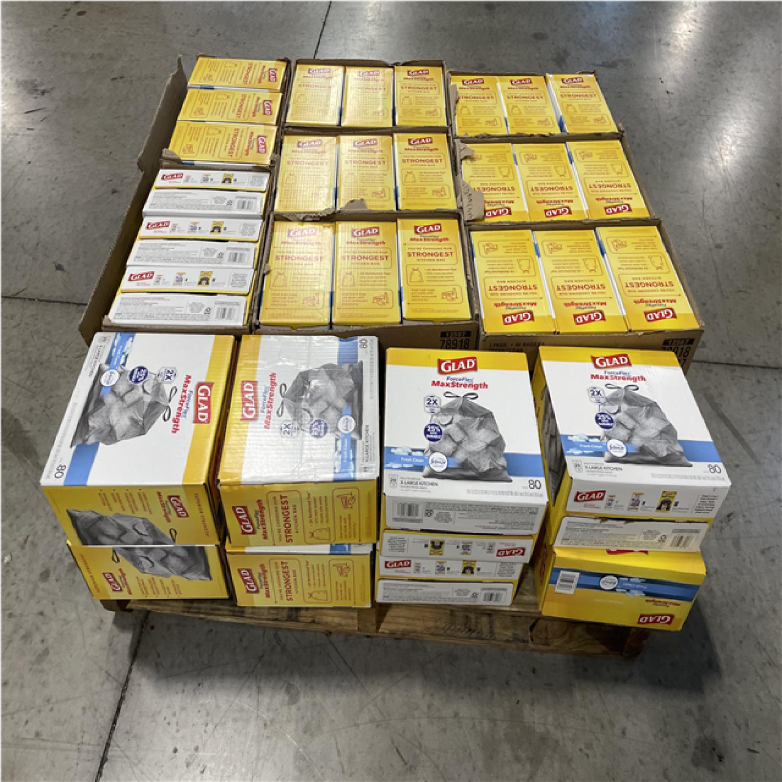 DALLAS LOCATION- NEW! GLAD 20 GAL. MAX STRENGTH FORCE FLEX TRASH BAGS W/ FEBREEZE ODOR CONTROL (80 BAGS PER BOX) (32 BOXES)