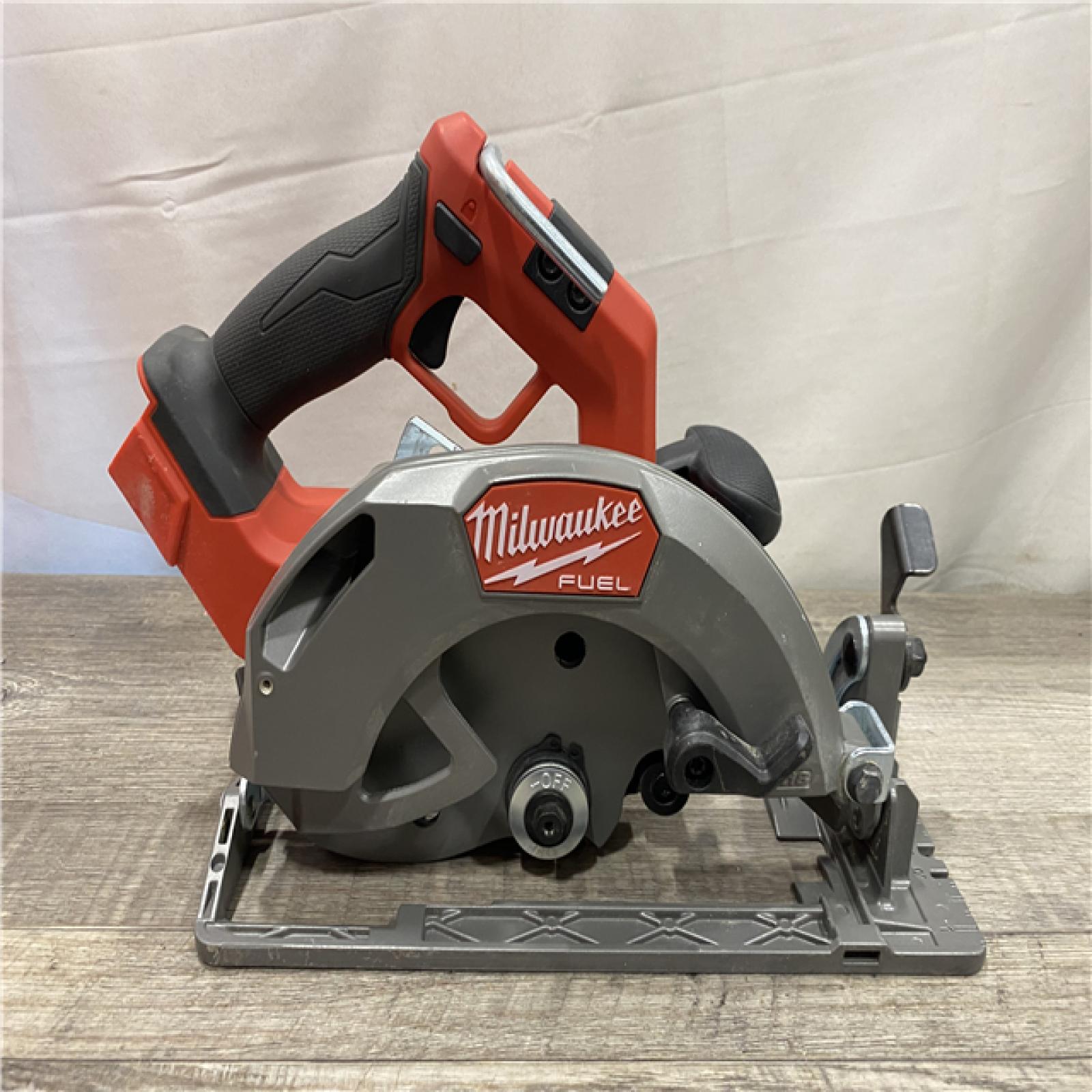 AS-IS Milwaukee FUEL 18V Lithium-Ion Brushless Cordless 7-1/4 in. Circular Saw (Tool-Only)