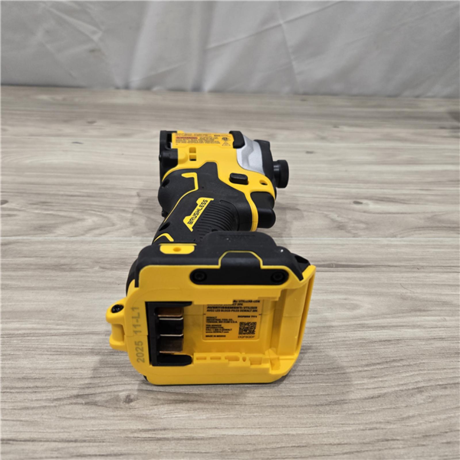 AS-IS DeWalt 20V MAX ATOMIC 1/4 in. Cordless Impact Driver Kit