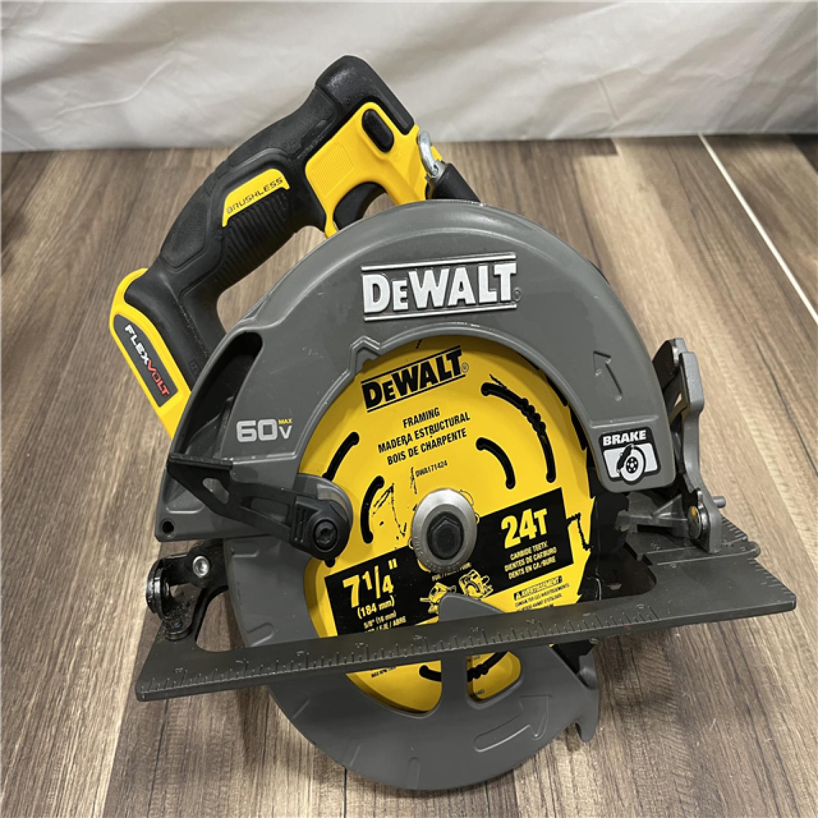 GOOD DeWALT Flexvolt Max 7-1/4  60V Brushless Circular Saw DCS578B