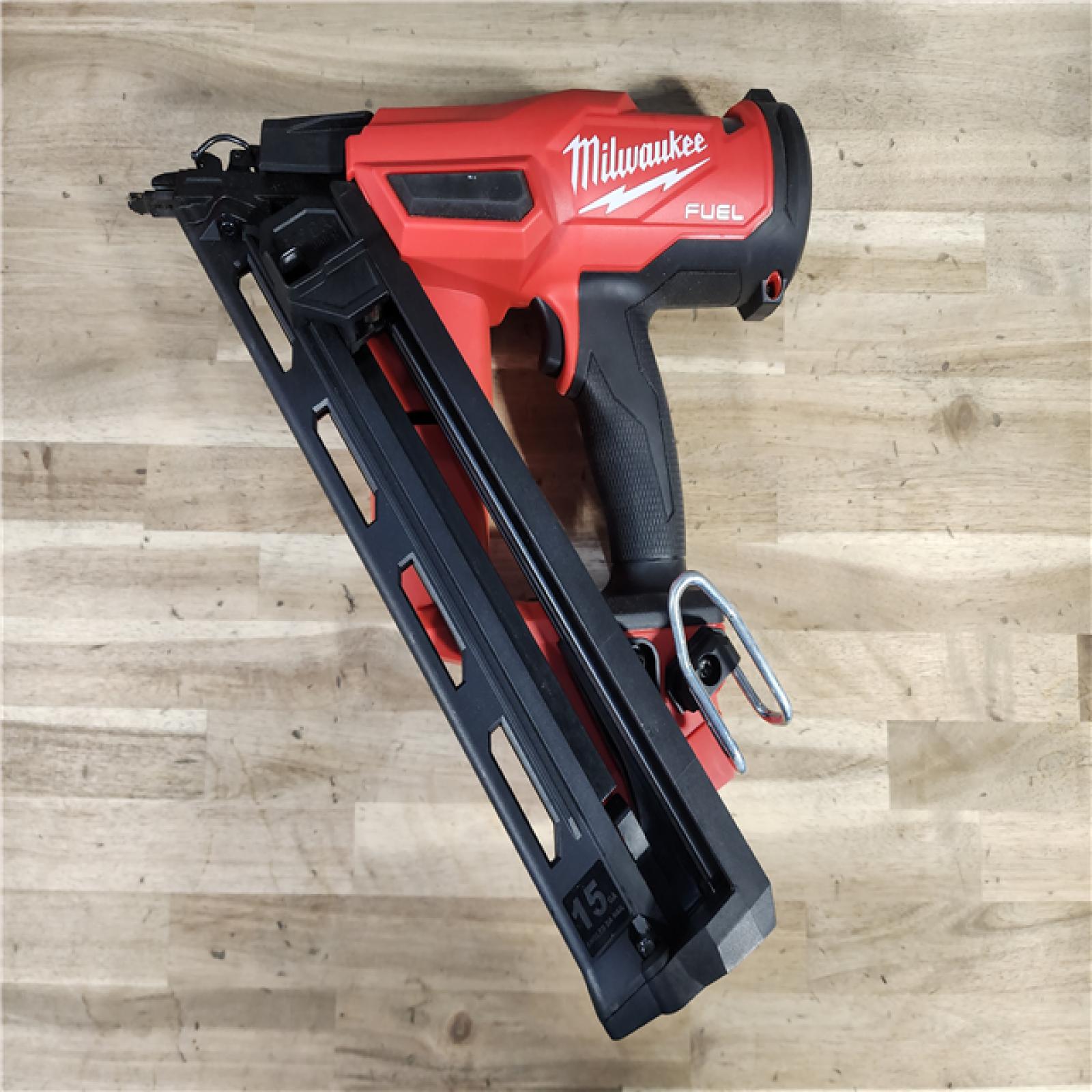 HOUSTON LOCATION - AS-IS Milwaukee 2839-20 M18 FUEL 15 Ga. 18 Volt Brushless Angled Finish Nailer (TOOL ONLY)