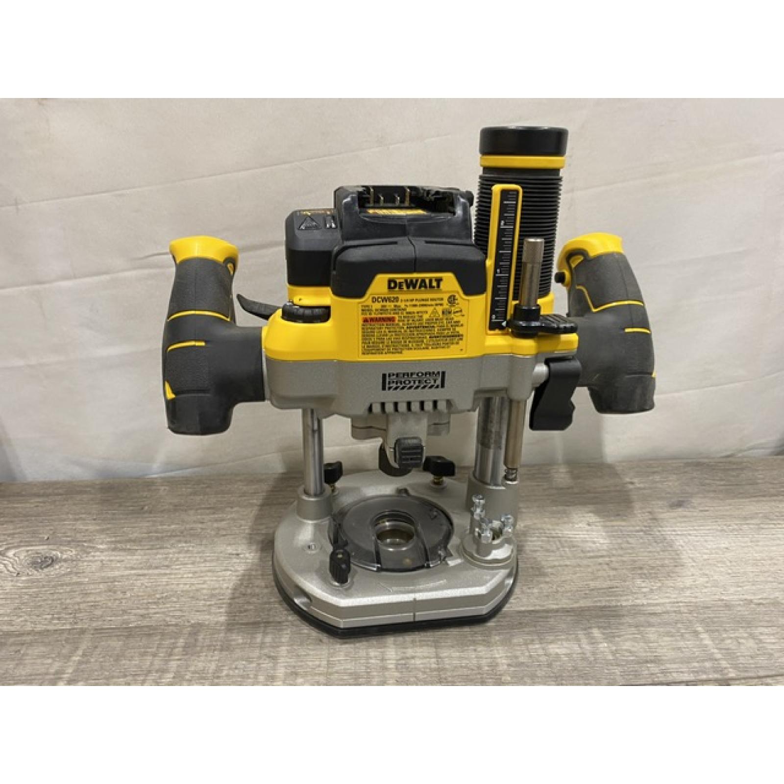 AS-IS DEWALT 20V MAX XR 2-1/4 Peak HP Brushless Cordless Plunge Router (Tool Only)