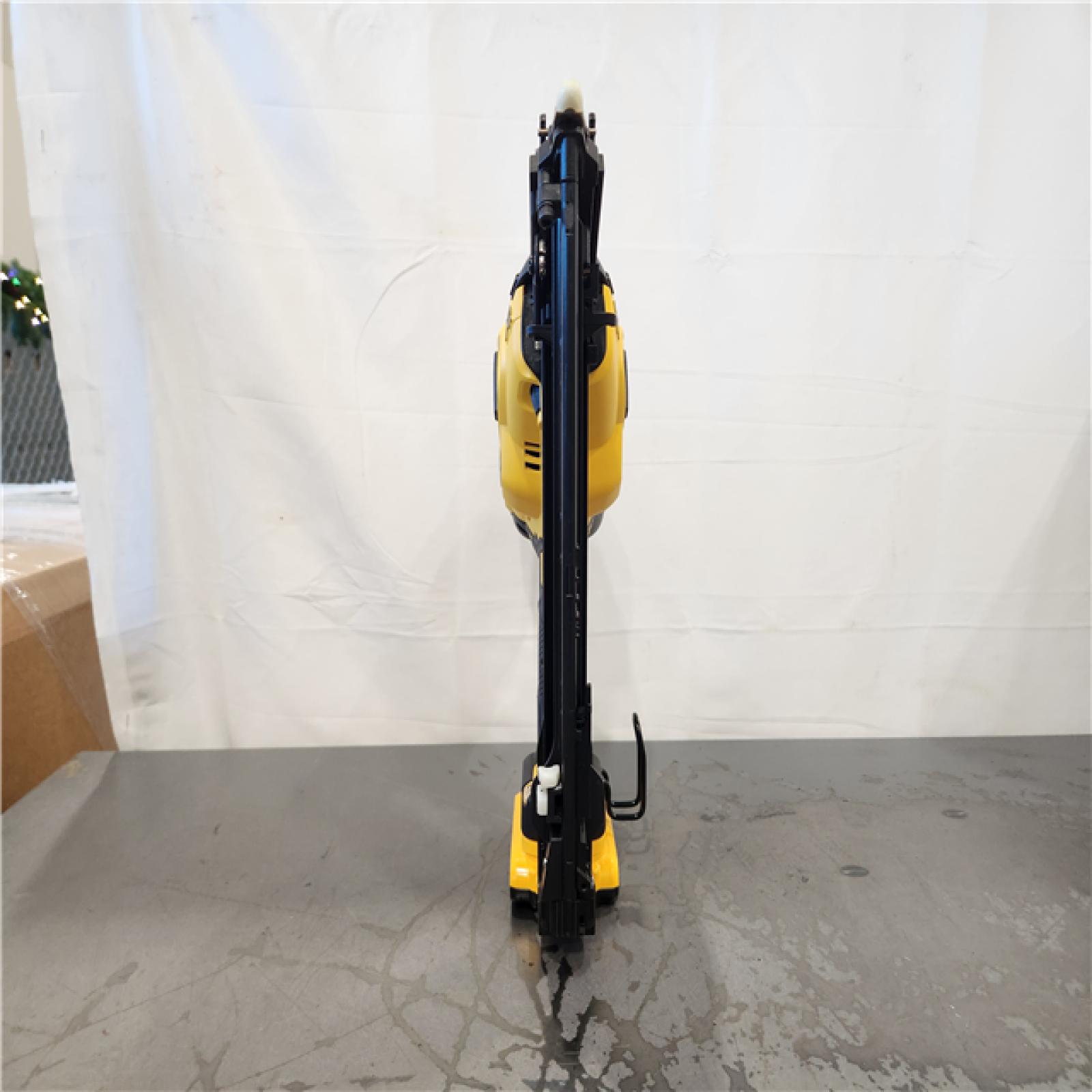 AS-IS- DEWALT 20V MAX XR 15 Ga. Cordless 34 Deg Nailer 20 V