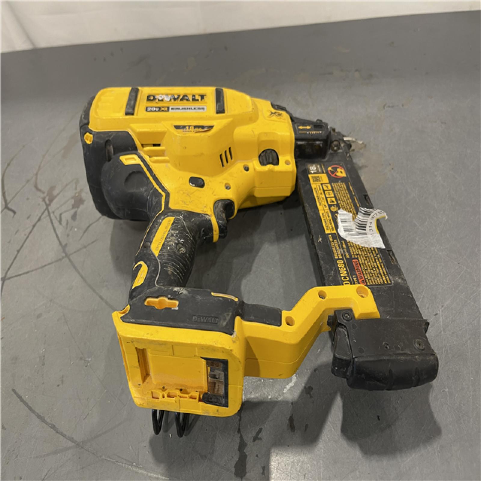 AS-IS - DeWalt 20V MAX XR Lithium-Ion Electric Cordless 18-Gauge Brad Nailer
