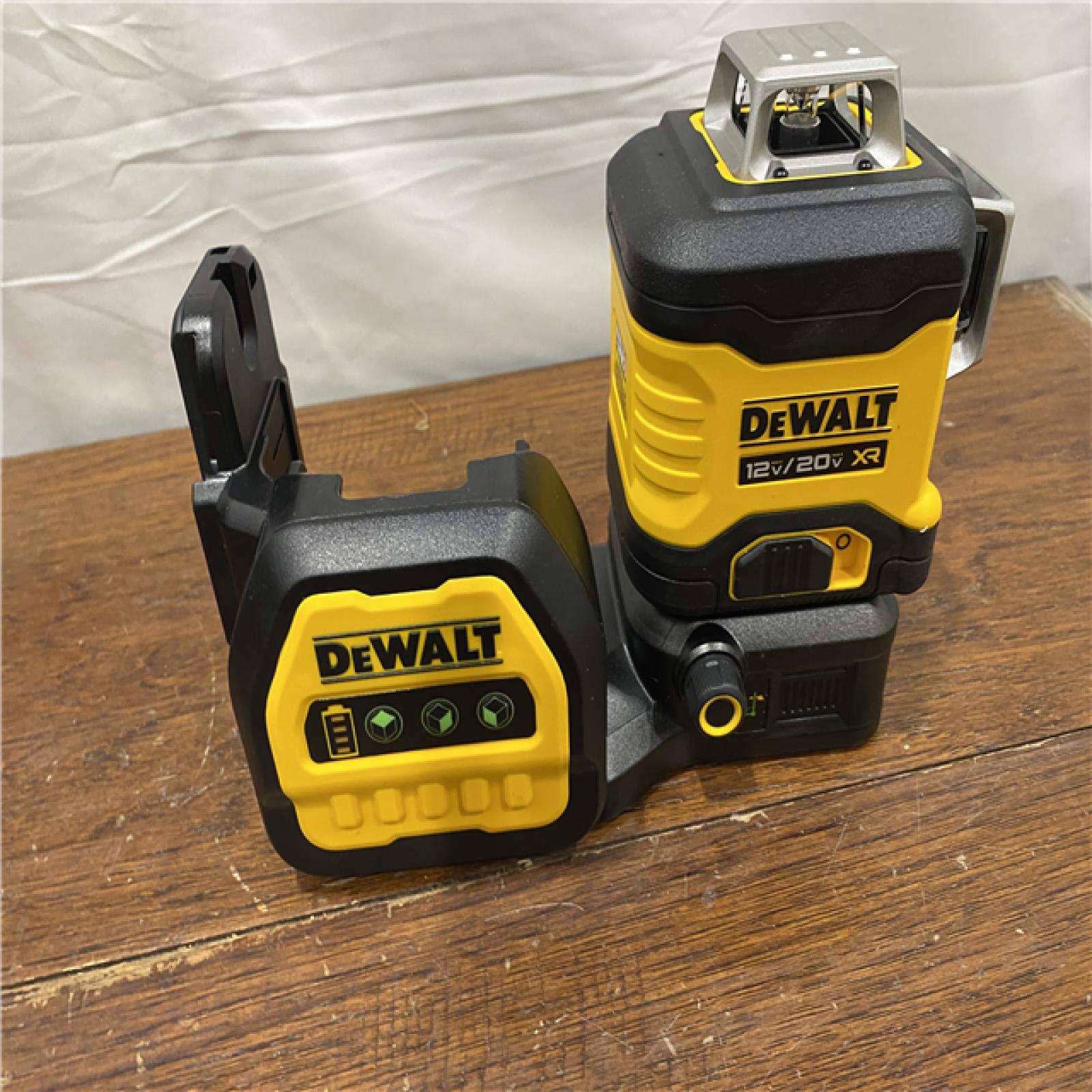 AS-IS DEWALT DCLE34030G 20V MAX XR Lithium-Ion Cordless 3X 360 Green Beam Line Laser (Tool Only)