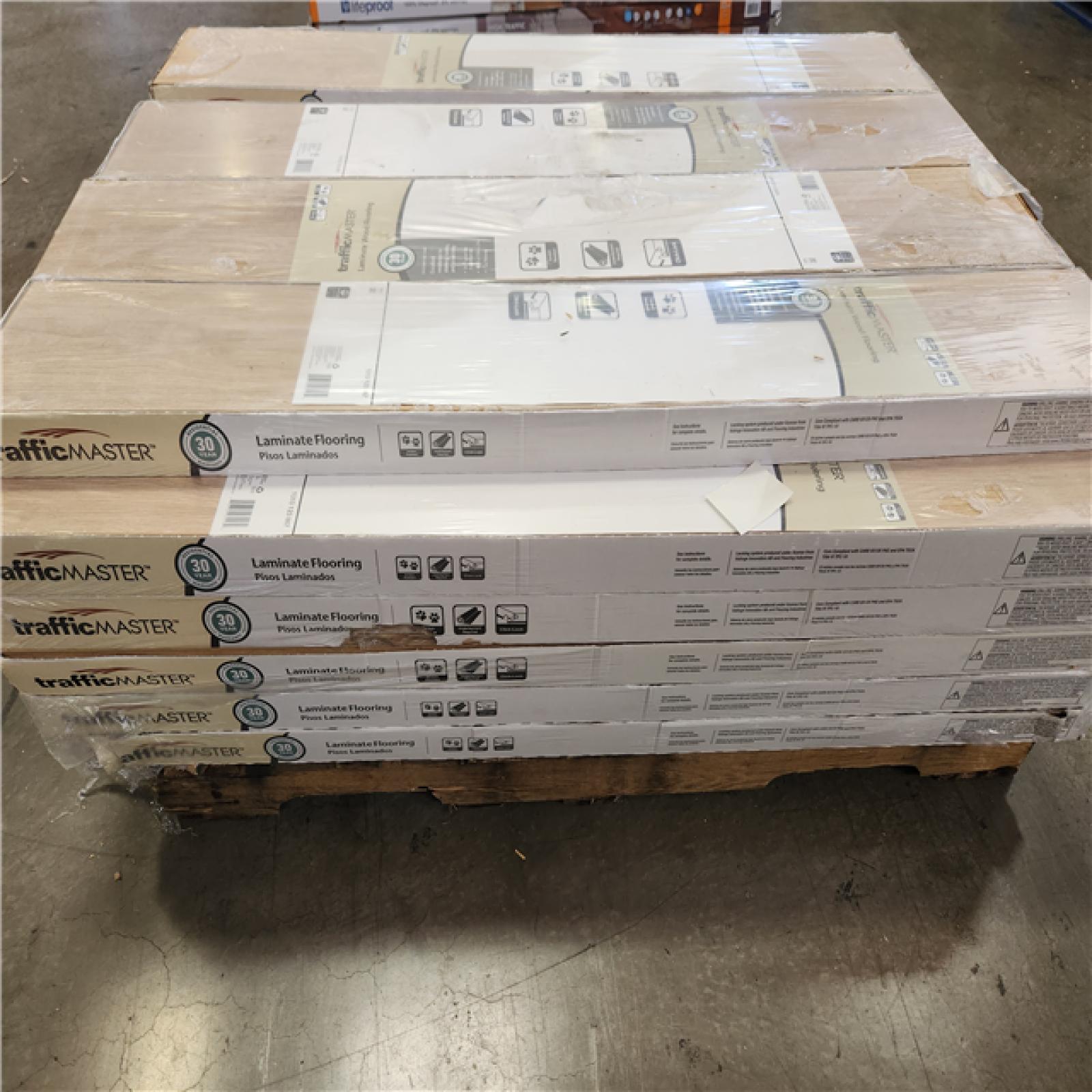 Phoenix NEW TrafficMaster Rockwood Oak 7 mm T x 7.64 in. W Laminate Wood Flooring (700 sqft/29 case)