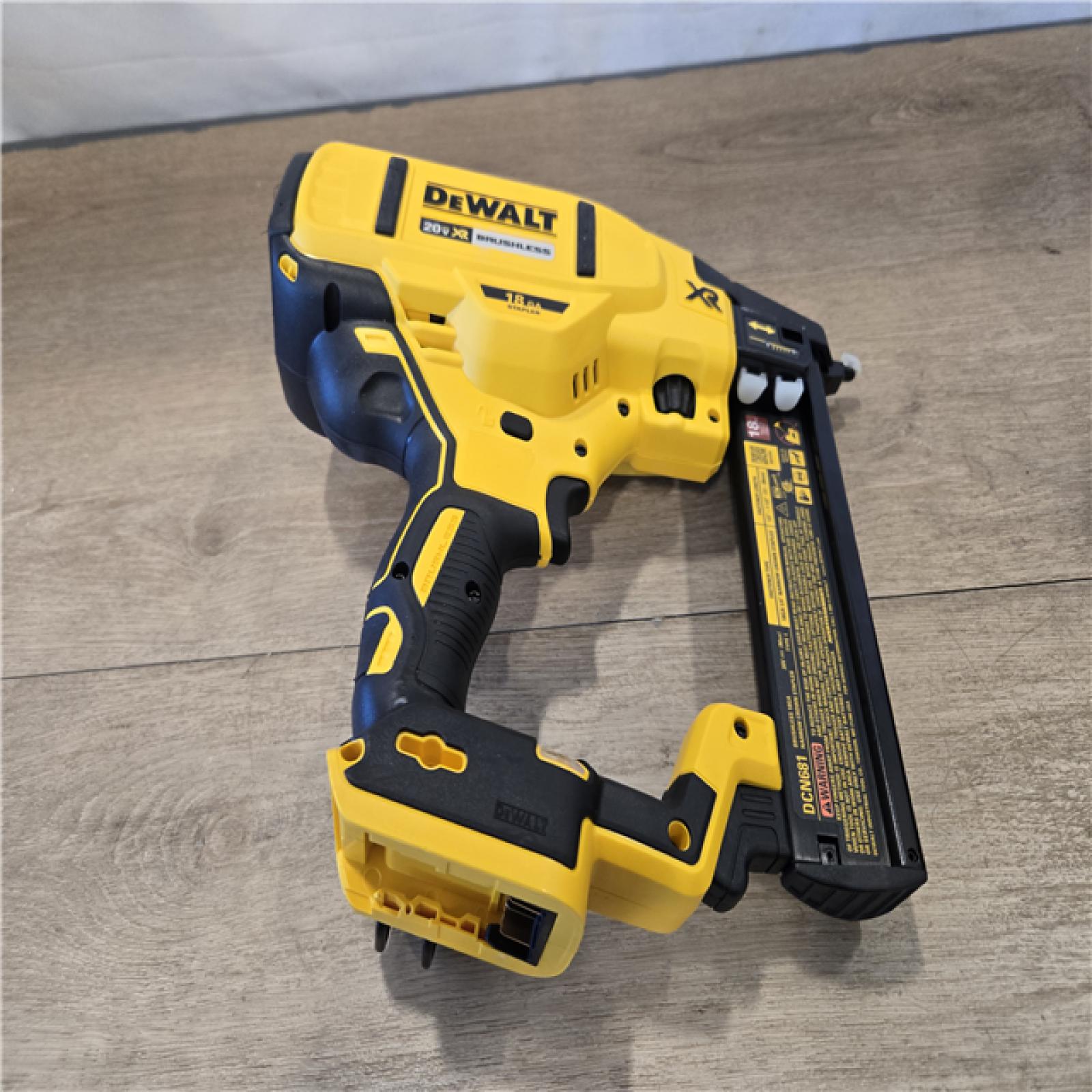 AS-IS DEWALT 20V MAX XR Cordless 18-Gauge Narrow Crown Stapler Kit