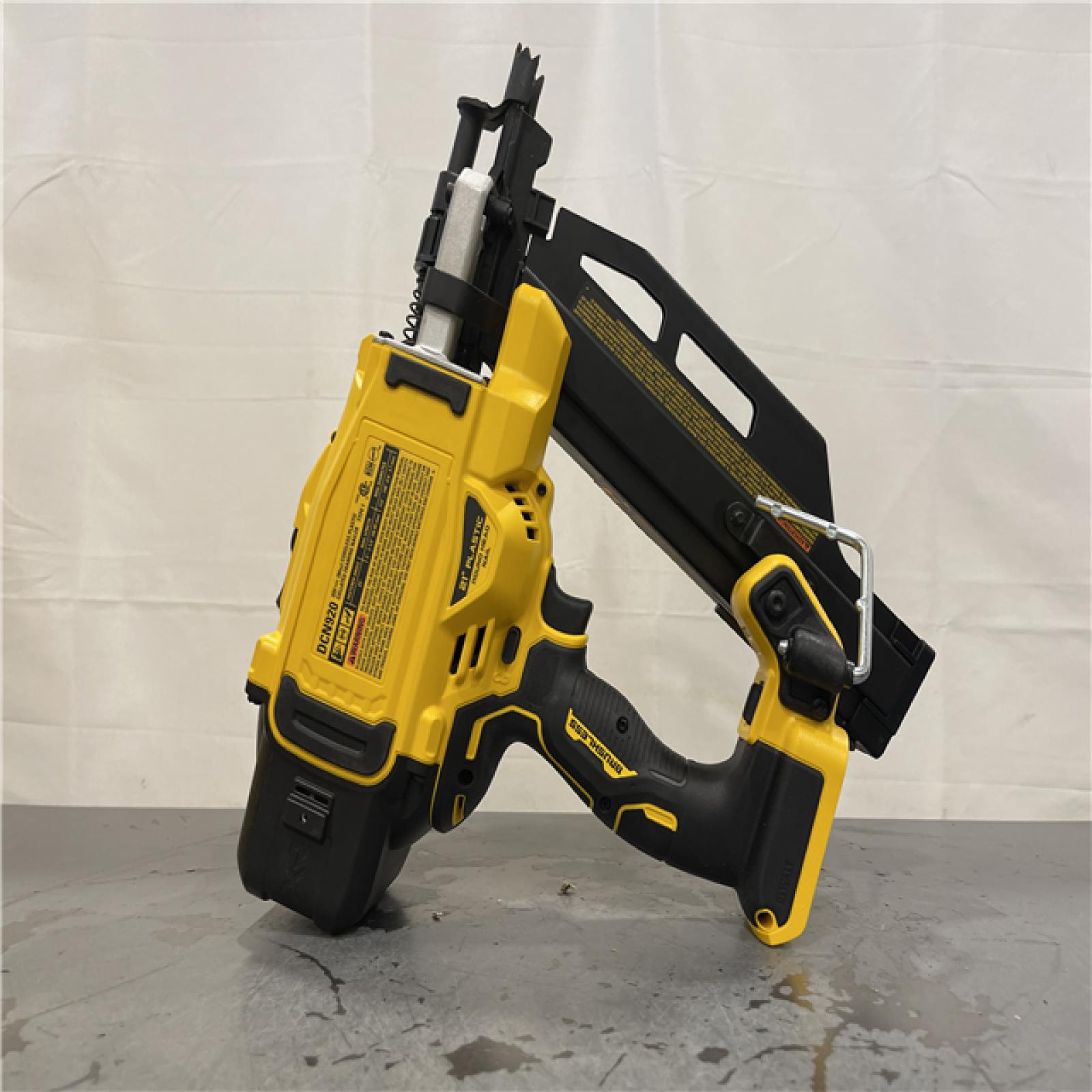 AS-IS - DEWALT 20-Volt 21° Cordless Framing Nailer