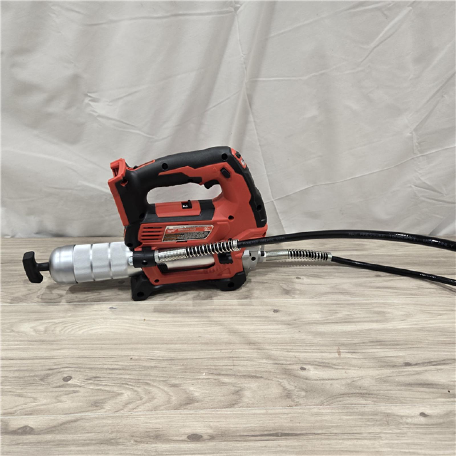 AS-IS Milwaukee M18 18V Cordless Grease Gun Kit