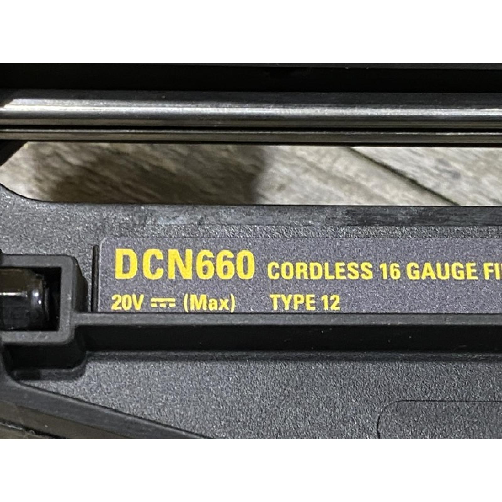 AS-IS DEWALT 20V MAX XR 16-Gauge Electric Cordless Angled Finishing Nailer Kit