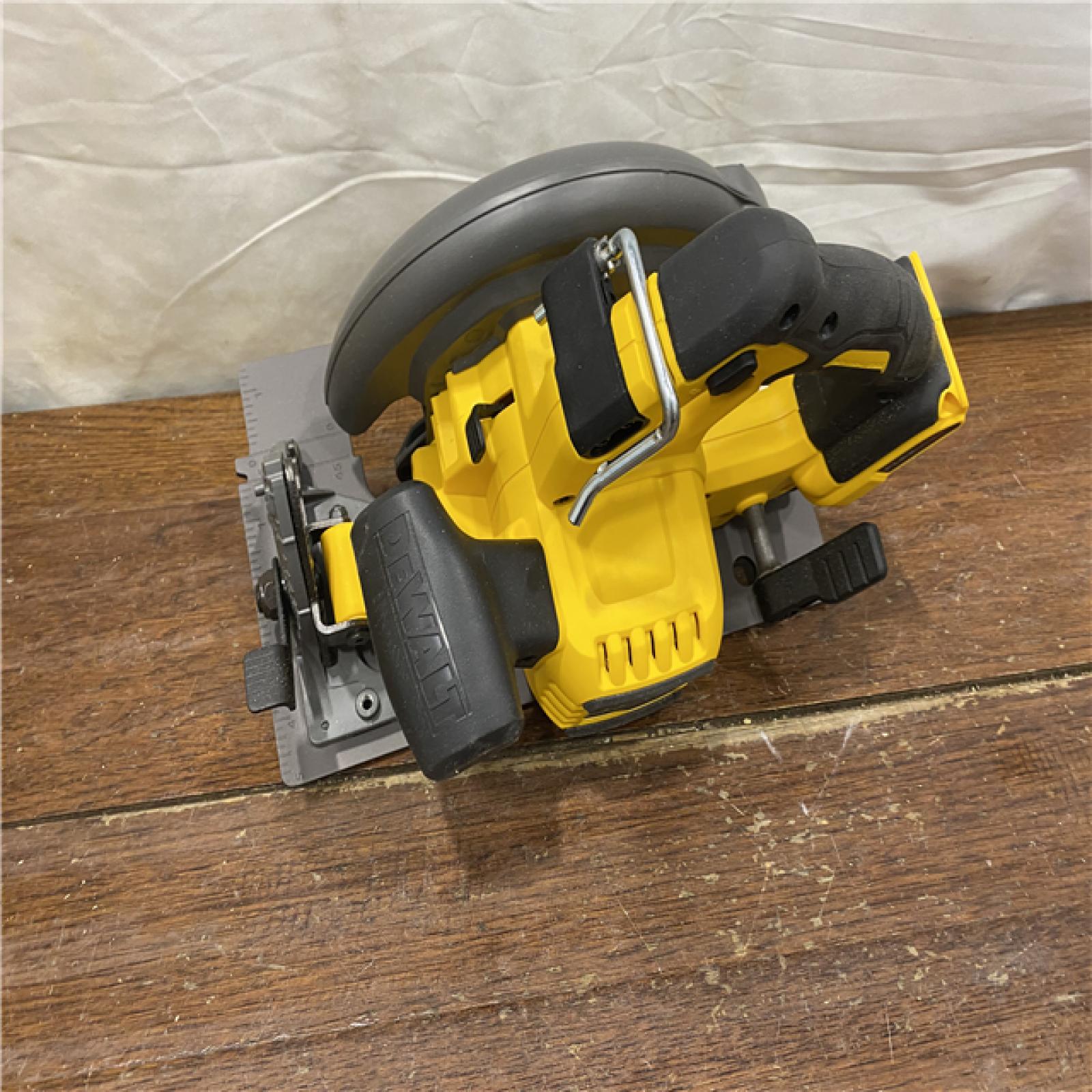 AS-IS DeWALT Flexvolt Max 7-1/4  60V Brushless Circular Saw DCS578B