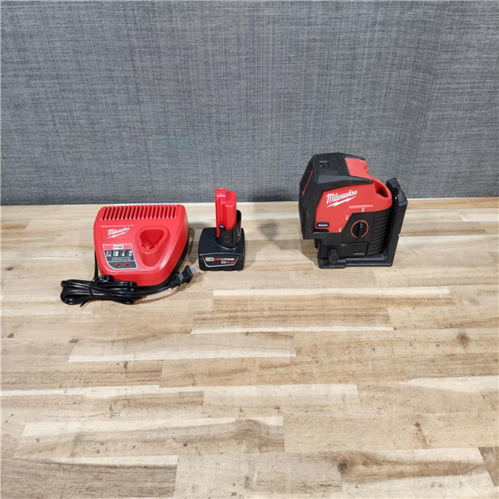 HOUSTON LOCATION - AS-IS Milwaukee 12-Volt Lithium-Ion Cordless Green 125 ft. Cross Line and Plumb Points Laser Level Kit
