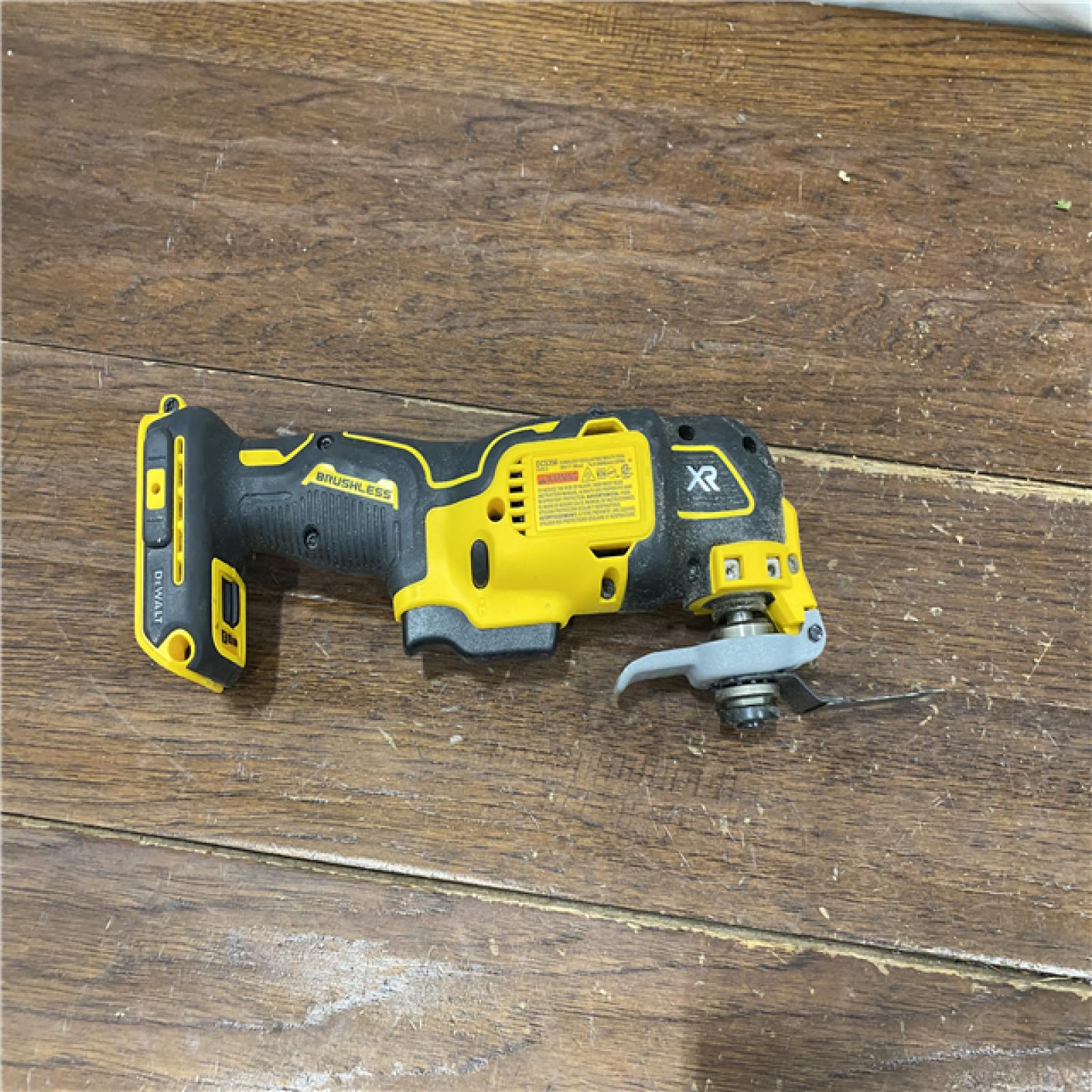AS-IS Dewalt 20-Volt MAX Cordless Brushless Oscillating Tool (Tool Only)