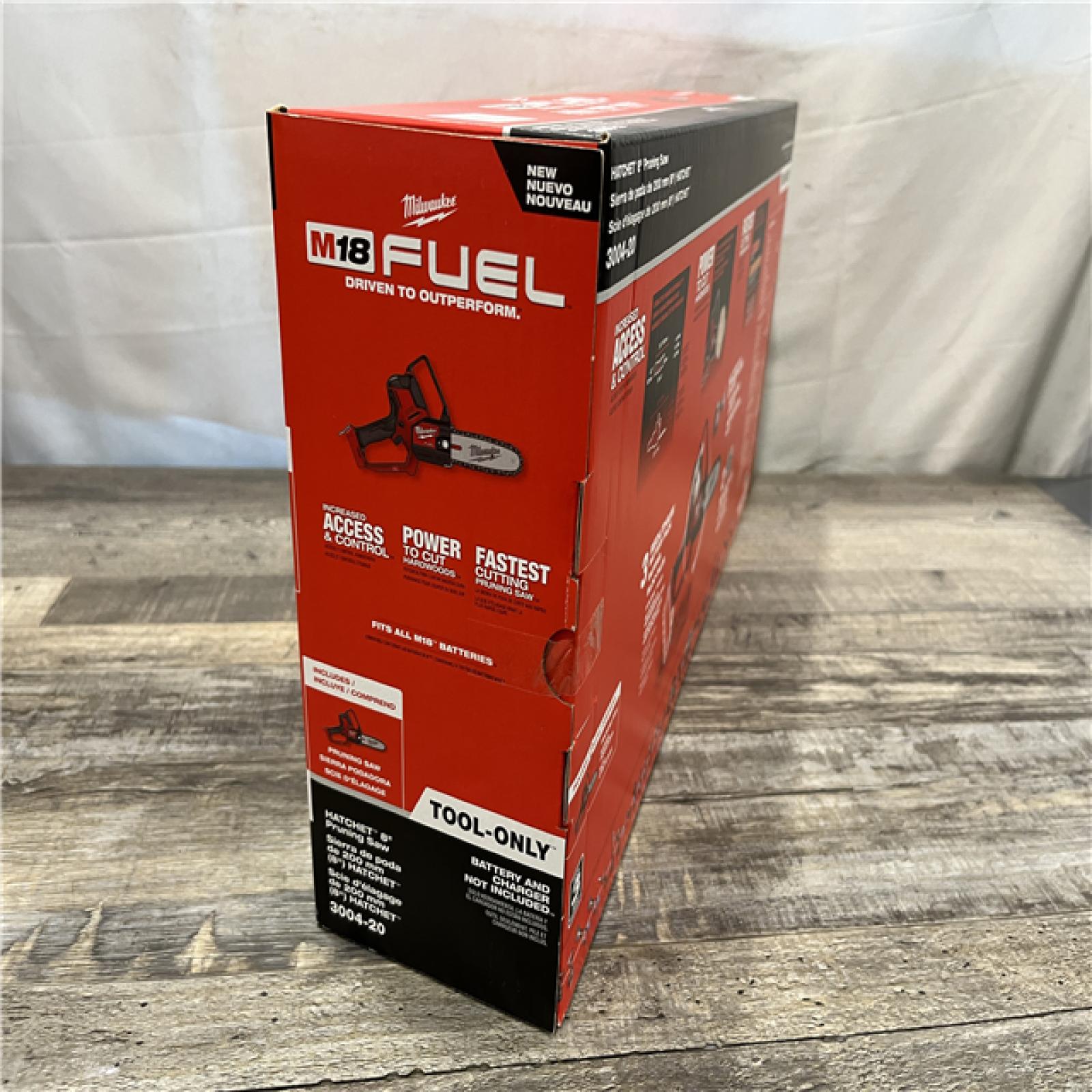 NEW - Milwaukee FUEL 18V Lithium-Ion Brushless Cordless 8 in. HATCHET Pruning Saw (Tool-Only)
