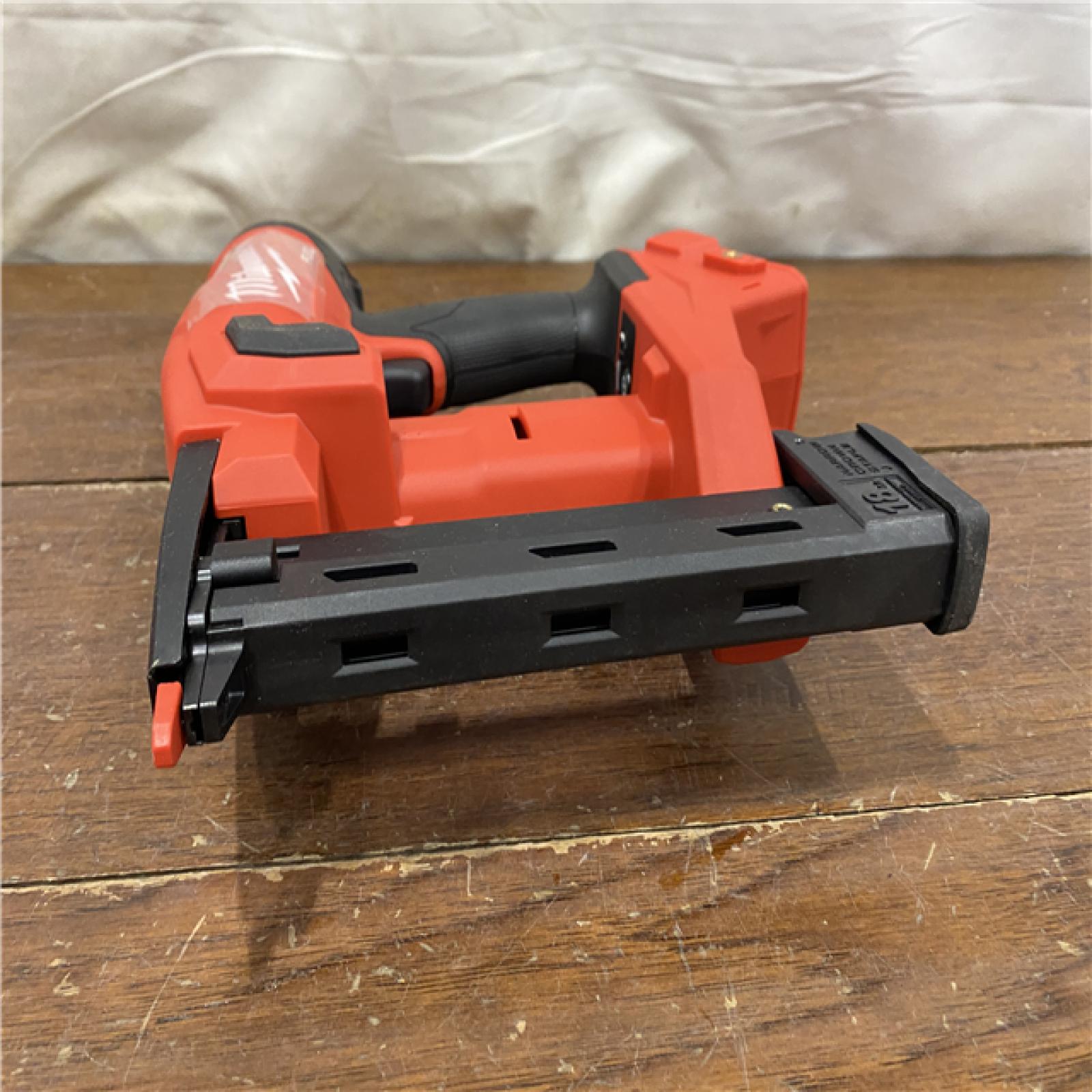 AS-IS MILWAUKEE M18 FUEL 18-Volt Lithium-Ion Brushless Cordless 18-Gauge 1/4 in. Narrow Crown Stapler (Tool-Only)