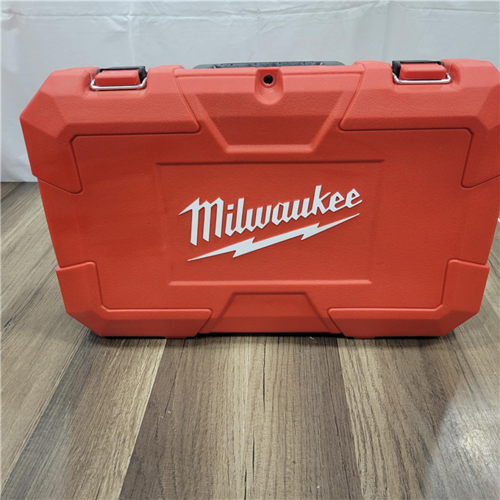 AS-IS Milwaukee 1 in. SDS Plus D-Handle Rotary Handle w/ Case