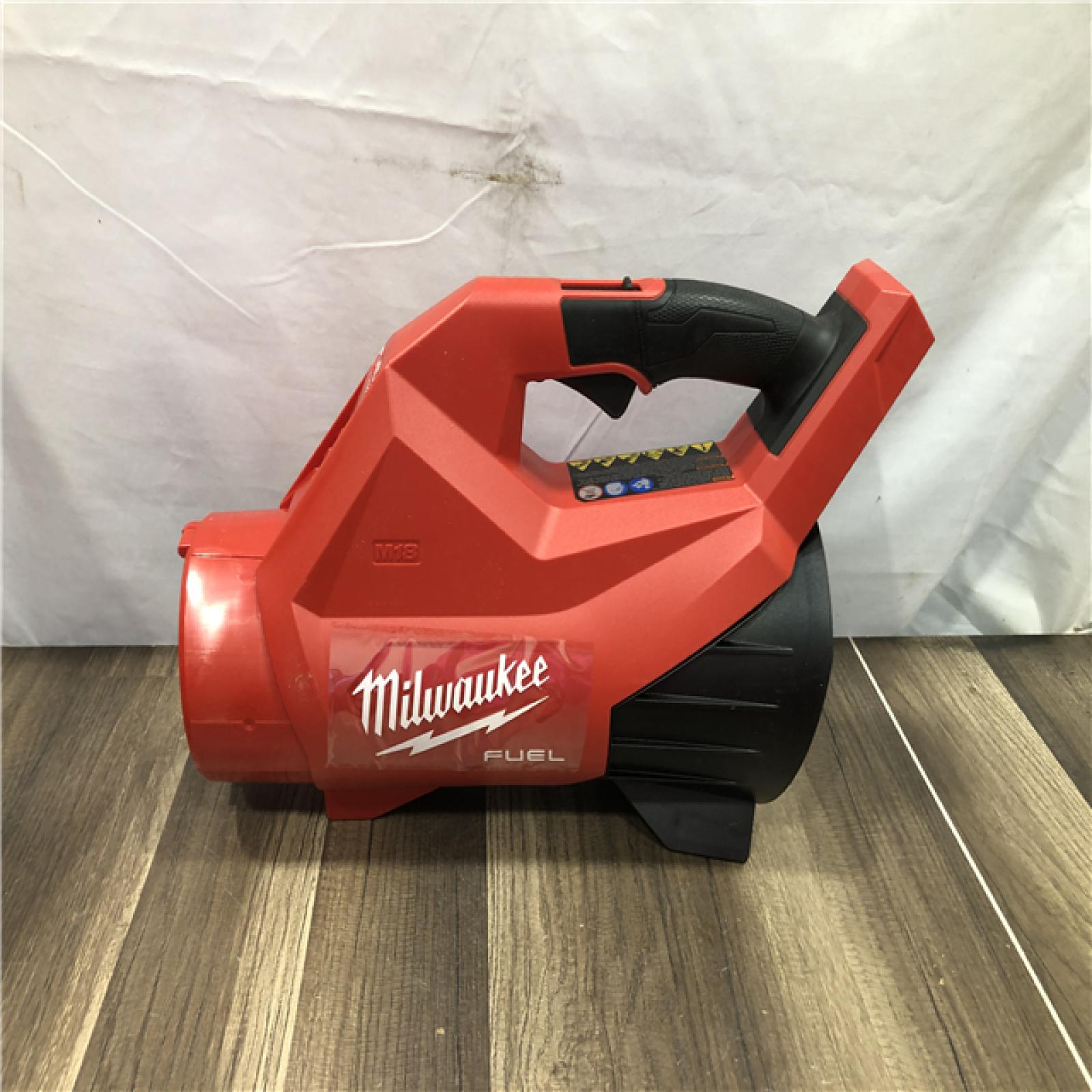 AS-IS Milwaukee  FUEL 120 MPH 500 CFM 18V Brushless Cordless Battery Powered Leaf Blower Kit