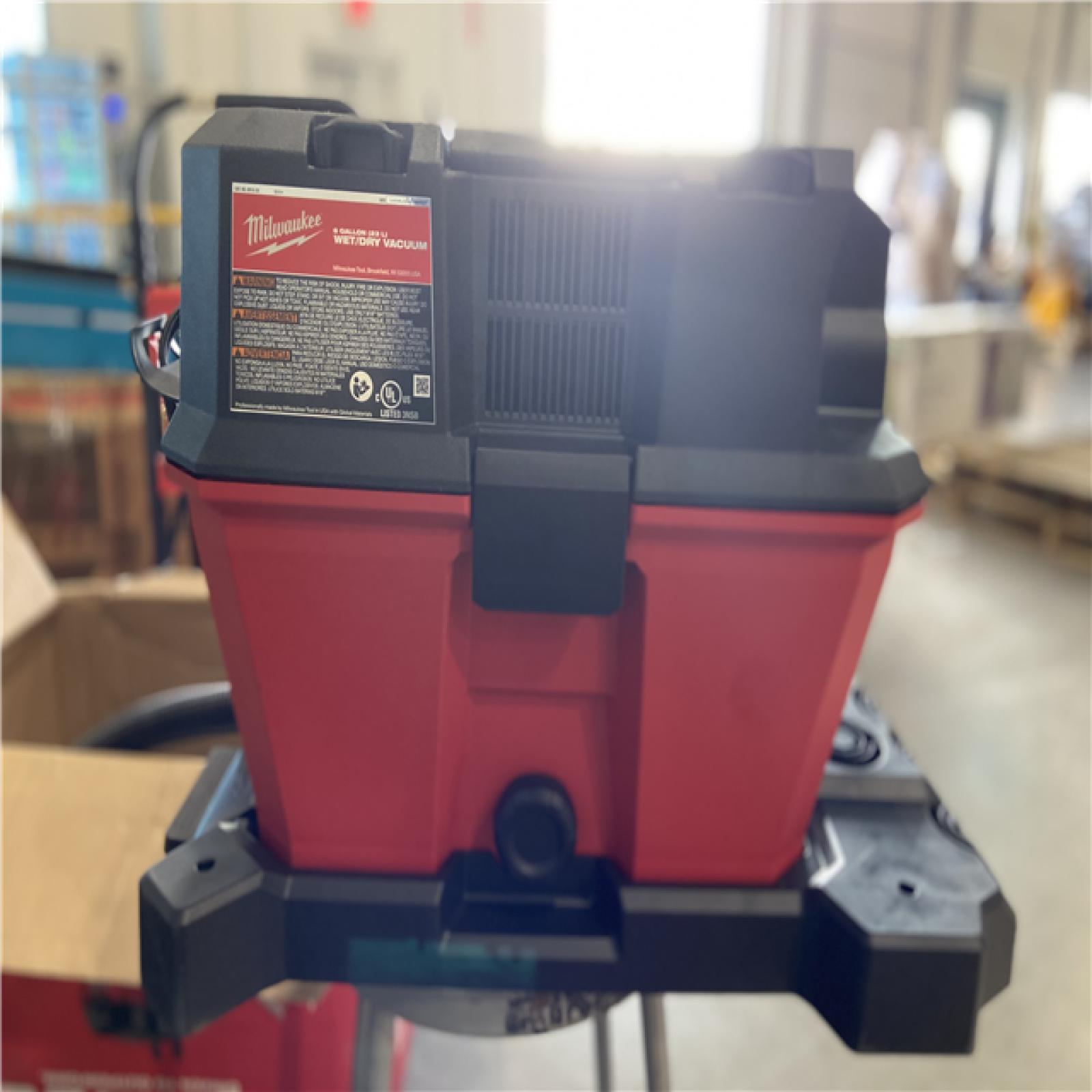 LIKE NEW! - Milwaukee M18 FUEL 6 Gal. Cordless Wet/Dry Shop Vacuum