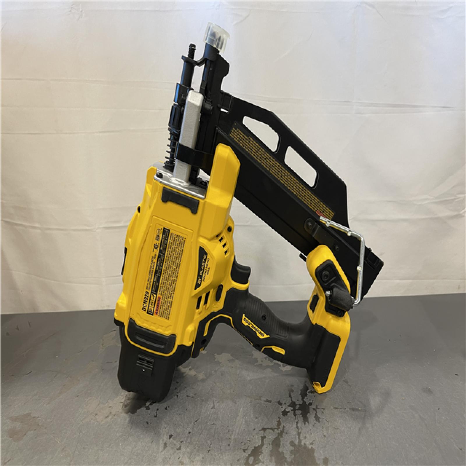 AS-IS - DEWALT 20-Volt 21° Cordless Framing Nailer