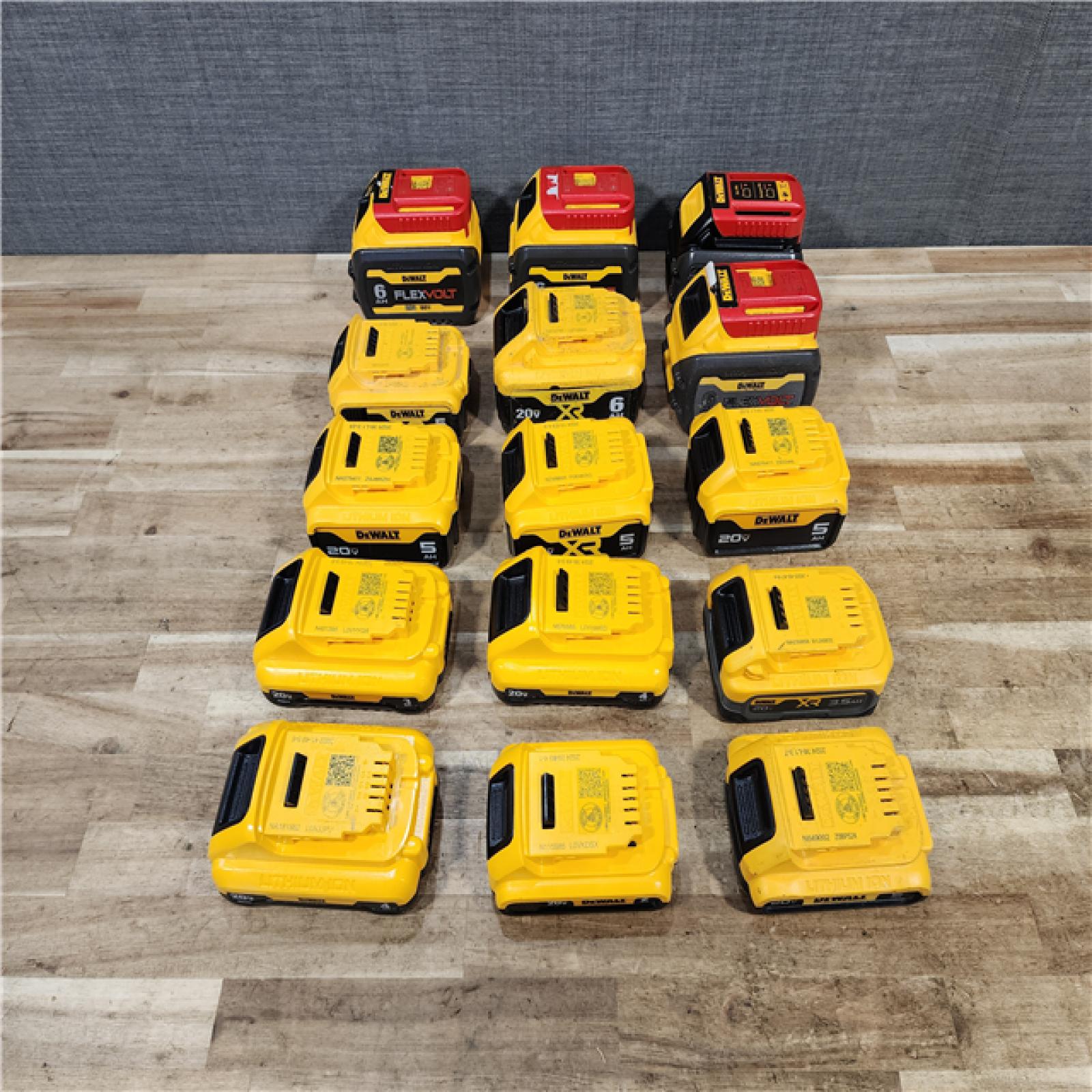 HOUSTON LOCATION - AS - IS DEWALT BATTERY PACK QTY - 15