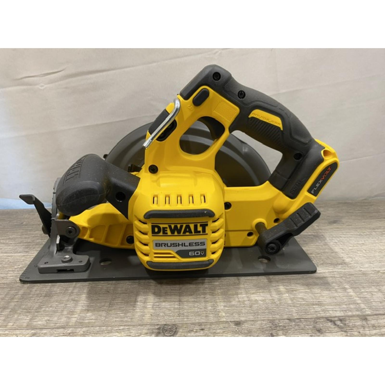 AS-IS DEWALT FLEXVOLT 60V MAX Cordless Brushless 7-1/4 in. Circular Saw with Brake (Tool Only)