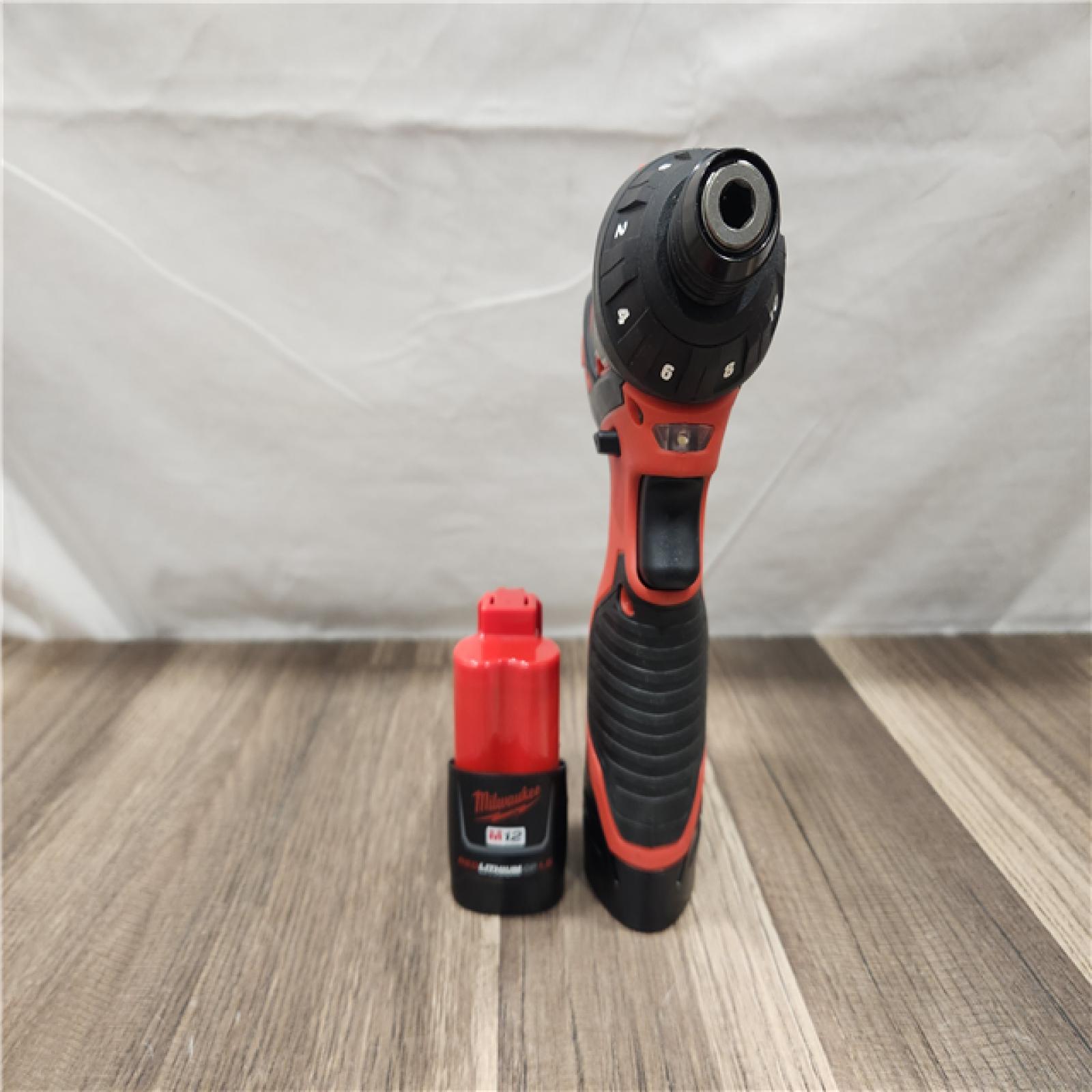 AS-IS- Milwaukee M12 -12V Cordless Screwdriver Kit w/ (4) 1.5Ah Batteries  Charger