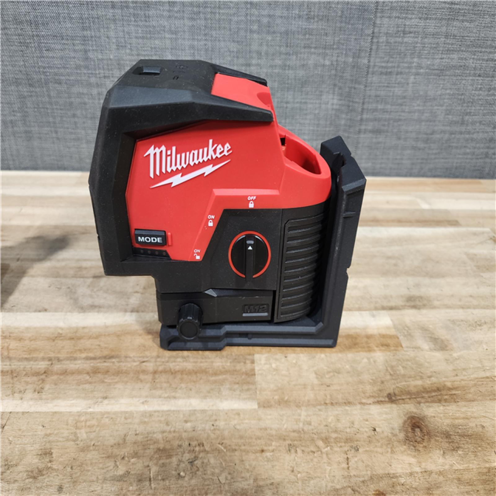 HOUSTON LOCATION - AS-IS (APPEARS LIKE NEW) Milwaukee 12-Volt Lithium-Ion Cordless Green 125 ft. Cross Line and Plumb Points Laser Level Kit