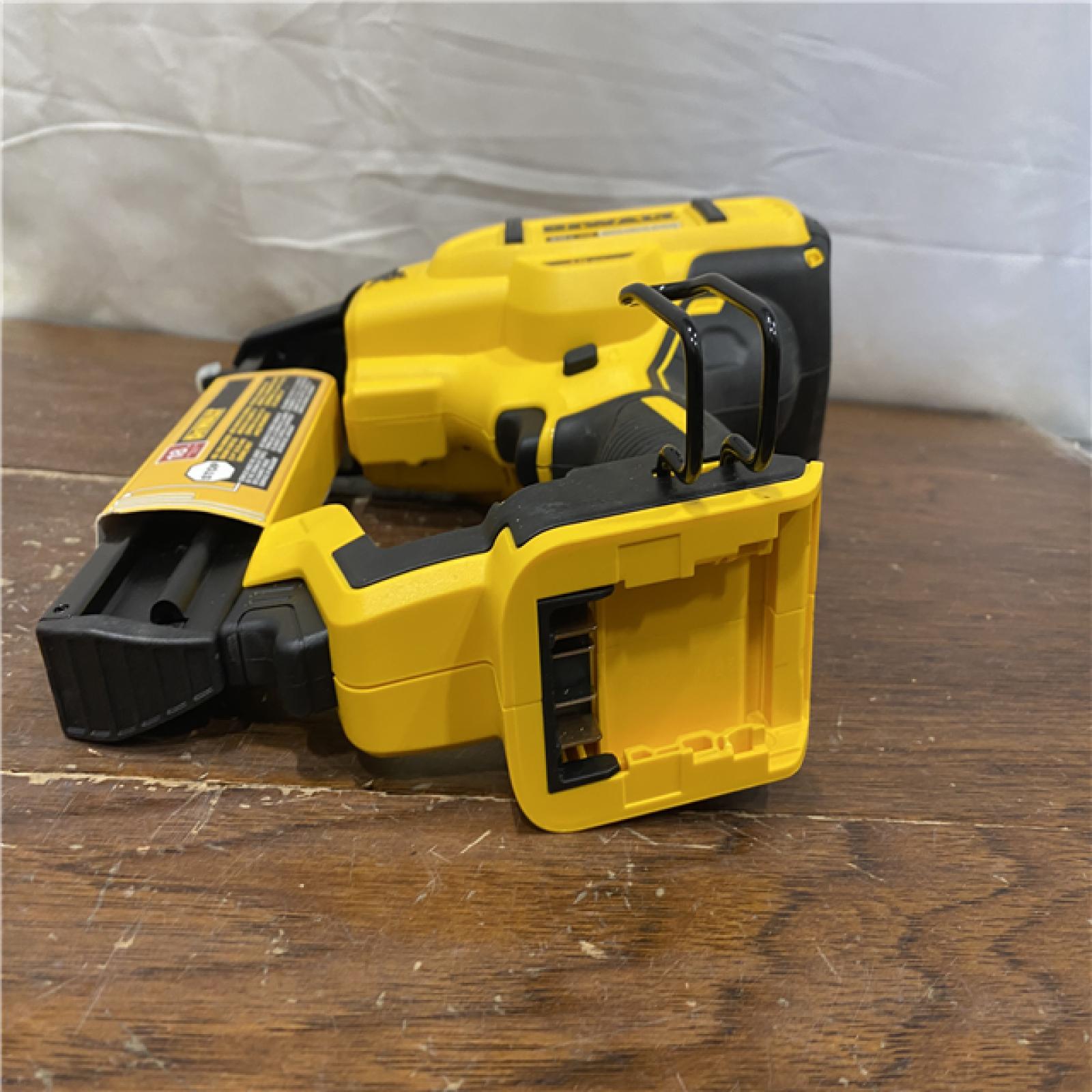 AS-IS DEWALT 20V-MAX XR 18GA BRAD NAILER KIT