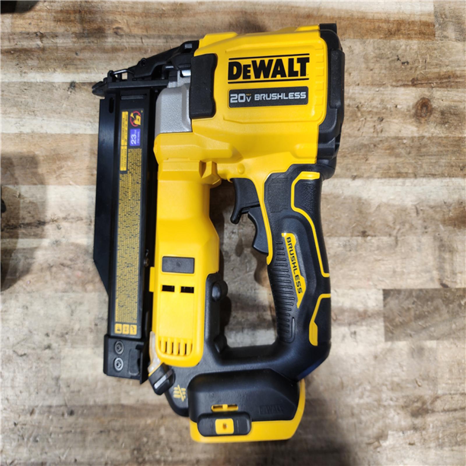 HOUSTON LOCATION - AS - IS DEWALT TOOL COMBO KIT W/ BATTERY & CHARGER