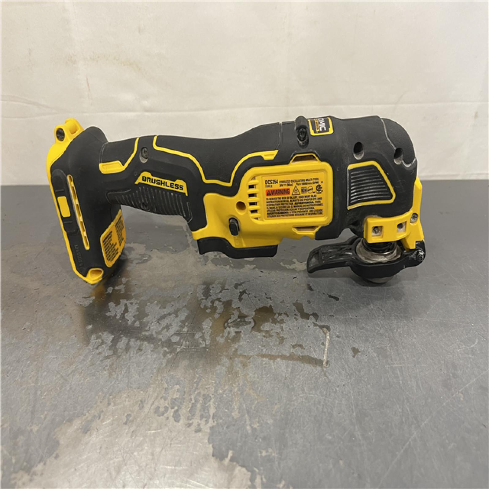 AS-IS - DEWALT ATOMIC 20V MAX Cordless Brushless Oscillating Multi Tool
