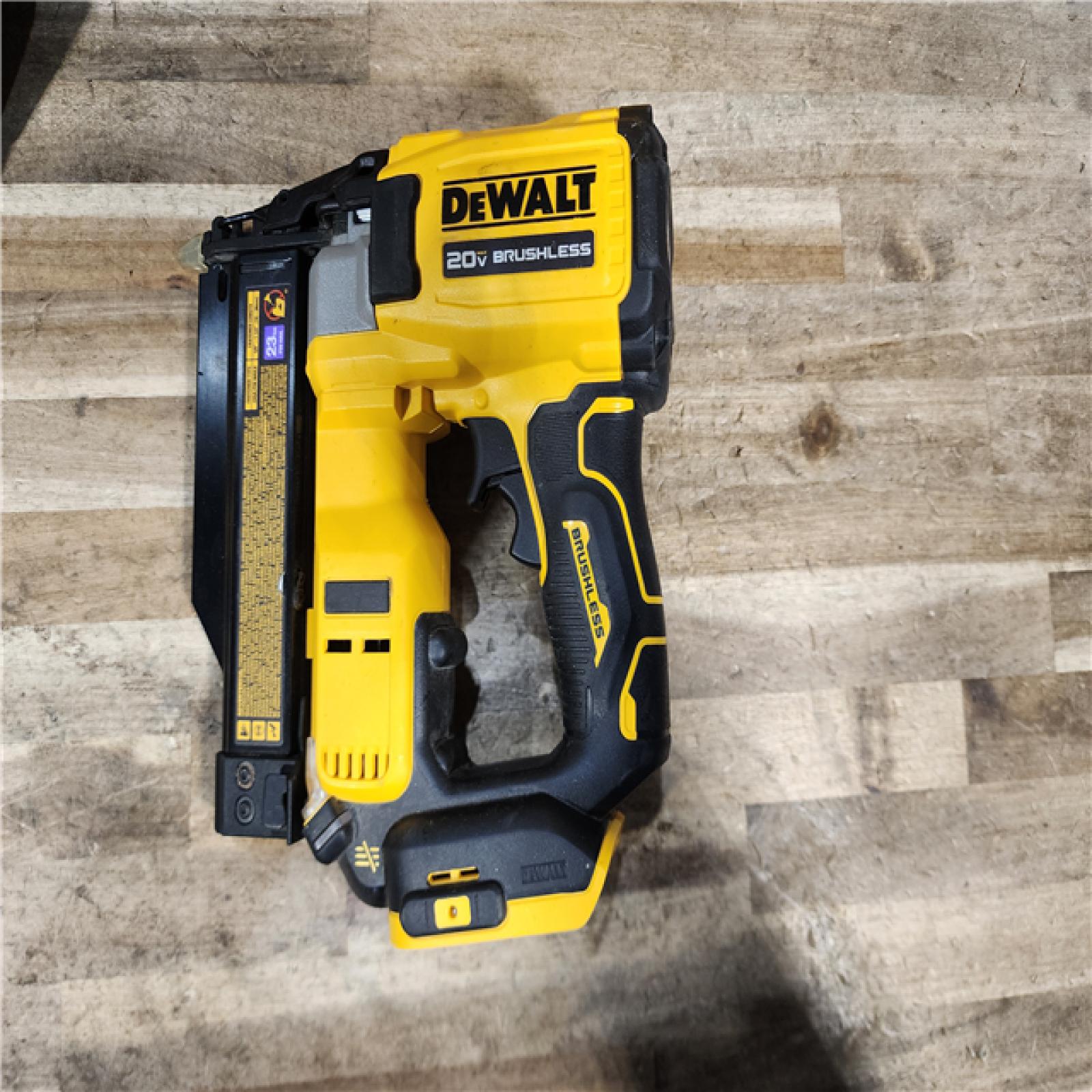 HOUSTON LOCATION - AS-IS DEWALT ATOMIC 20V MAX Lithium Ion Cordless 23 Gauge Pin Nailer Kit