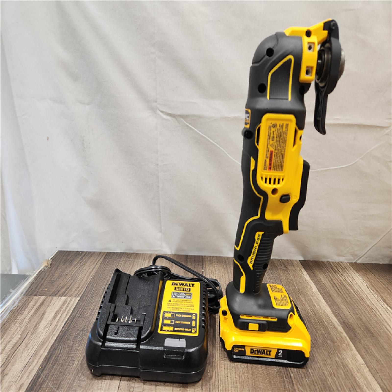 AS-IS- DeWalt 20V Cordless Oscillating Multi-Tool with Battery and Charger
