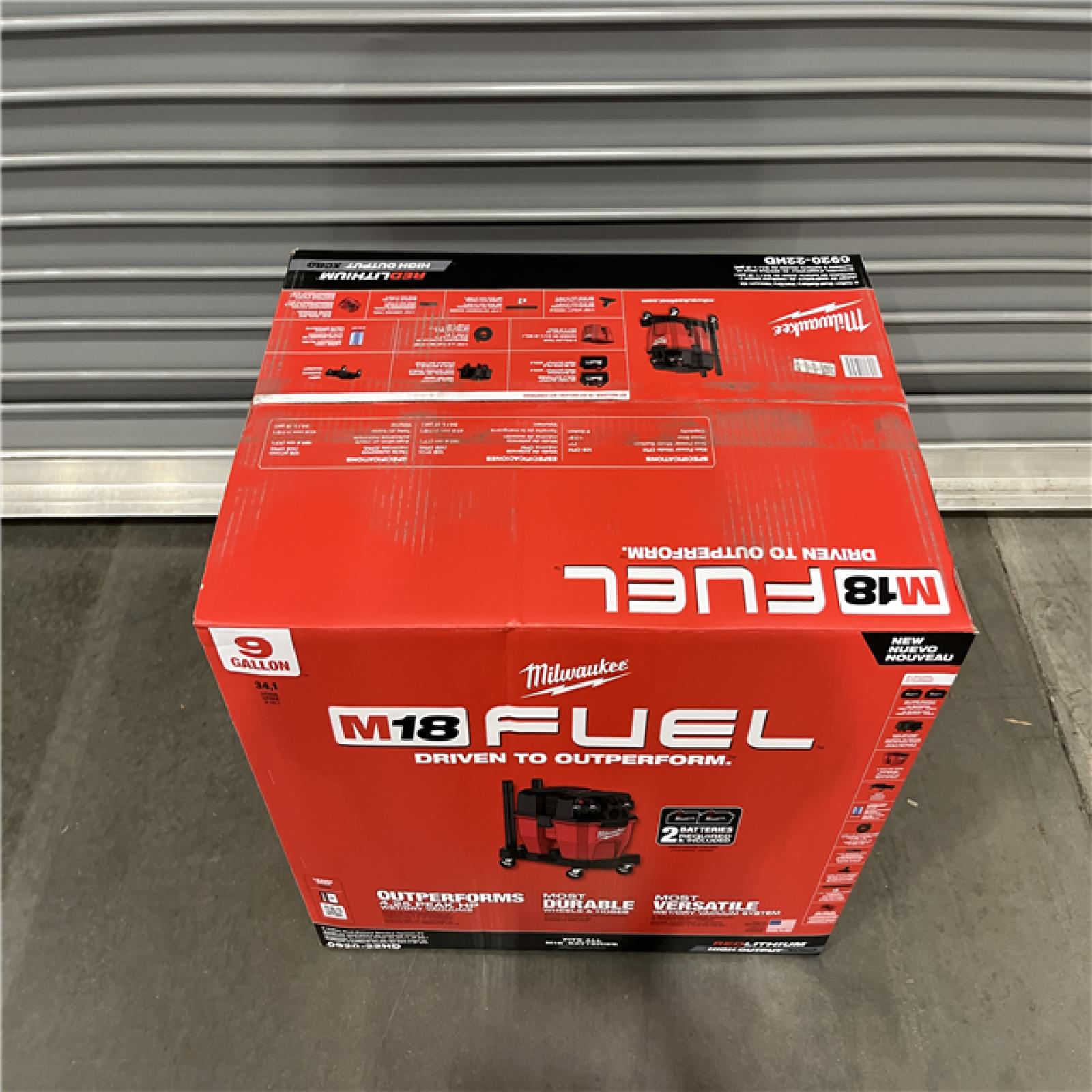 NEW - Milwaukee 18 FUEL 9 Gal. Cordless DUAL-BATTERY Wet/Dry Shop Vacuum Kit