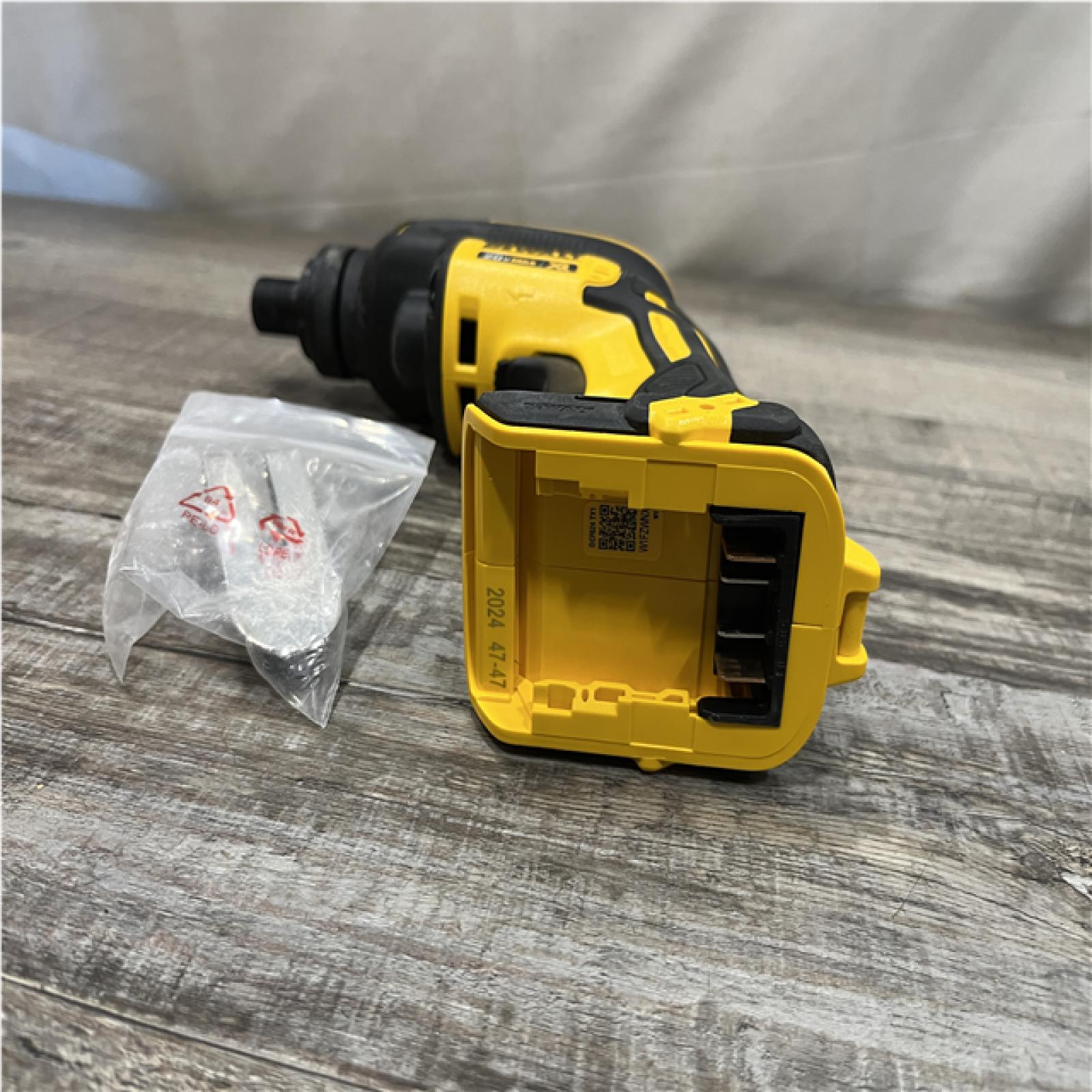 AS-IS DEWALT 20V MAX XR Cordless Brushless Drywall Screw Gun Threaded Clutch Housing (Tool Only)