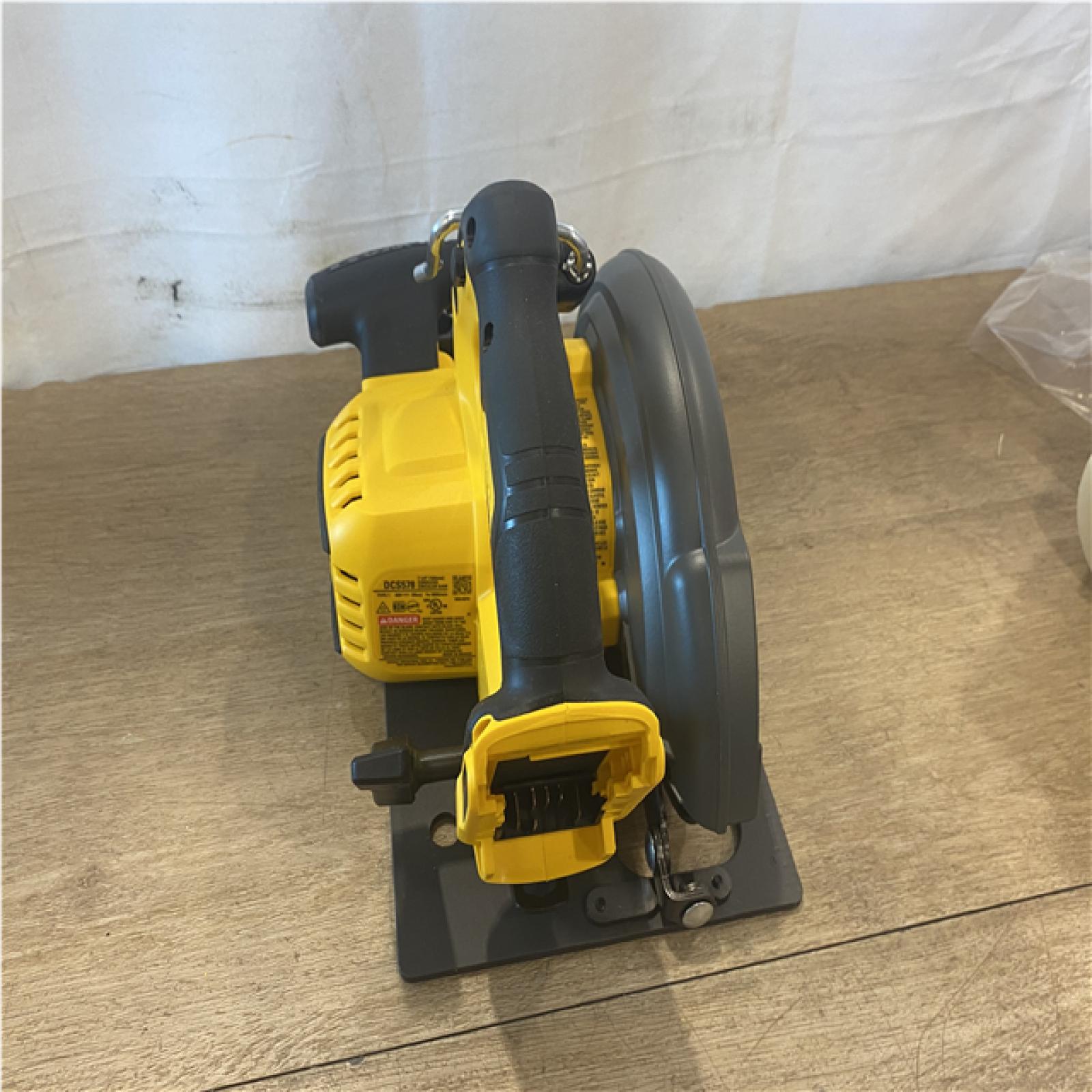 AS-IS DEWALT 20V MAX XR Cordless Brushless 3-1/4 in. Planer (Tool Only)