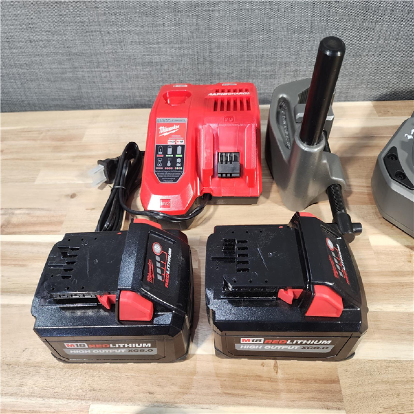 HOUSTON LOCATION - AS-IS (APPEARS LIKE NEW) Milwaukee 2870-22 M18 18V FUEL Cordless Compact Pipe Threader W/ ONE KEY Kit
