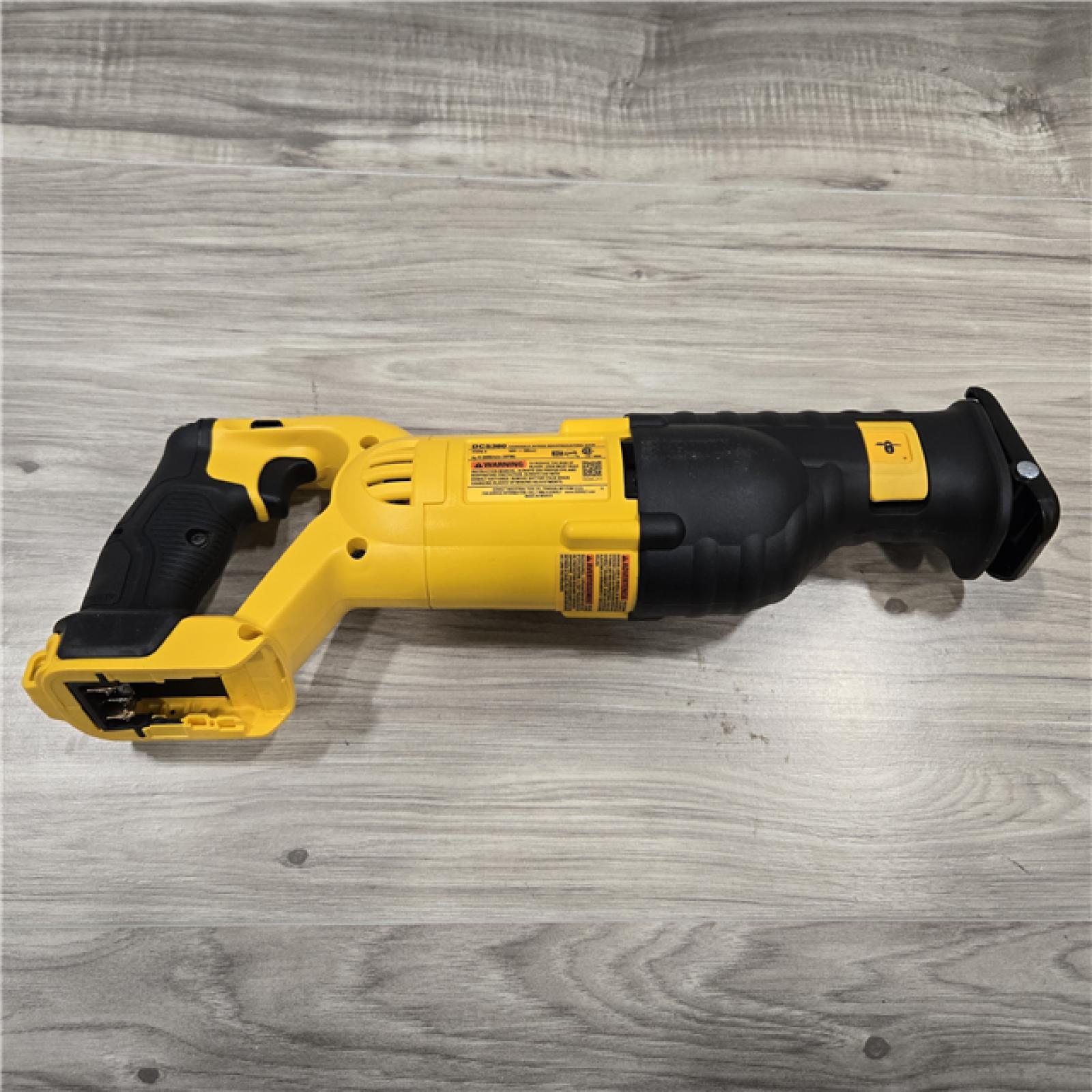 LIKE NEW! - DEWALT 20V MAX Cordless Reciprocating Saw (Tool Only)