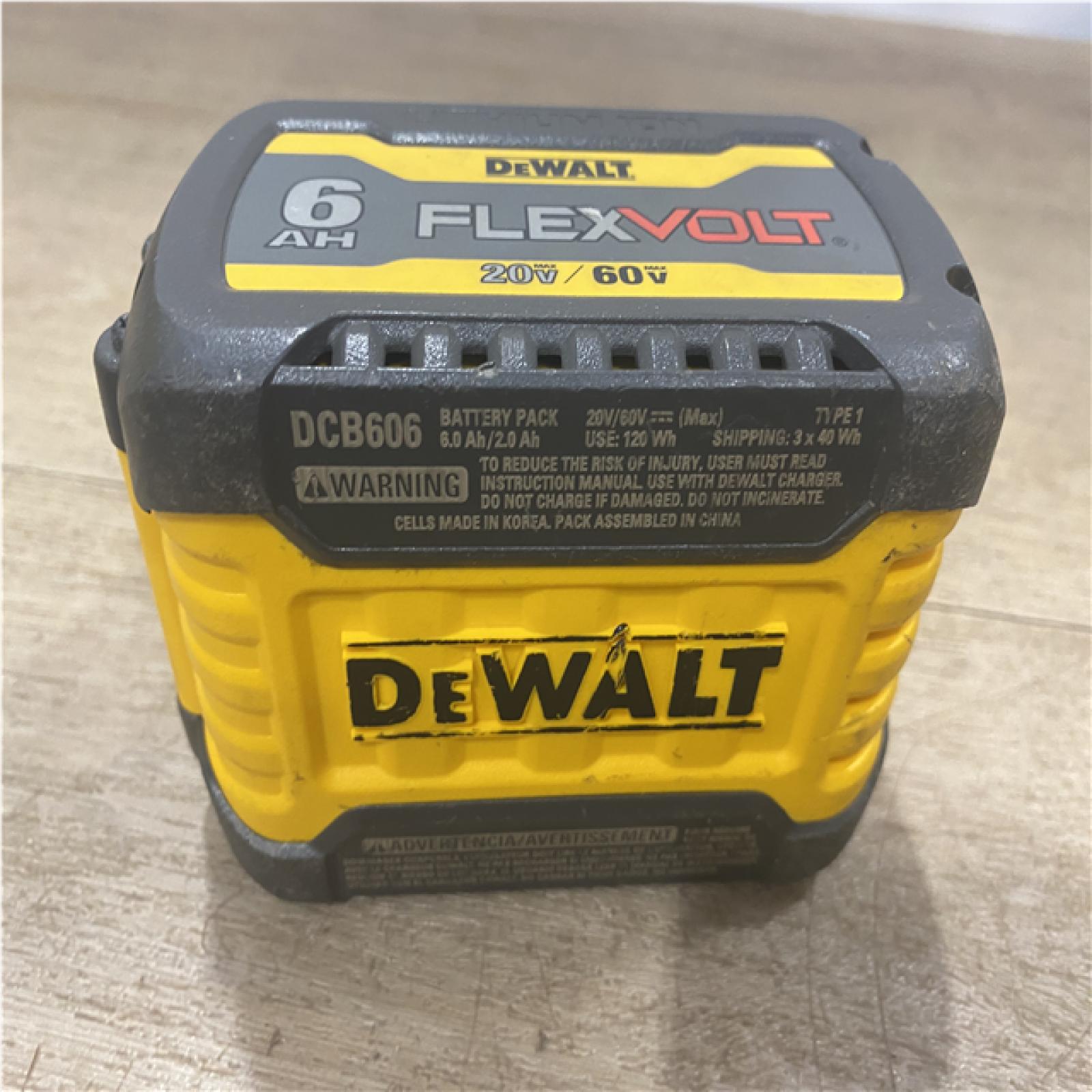 AS-IS DEWALT 20V/60V MAX FLEXVOLT Lithium-Ion 9.0Ah Battery and Charger Starter Kit