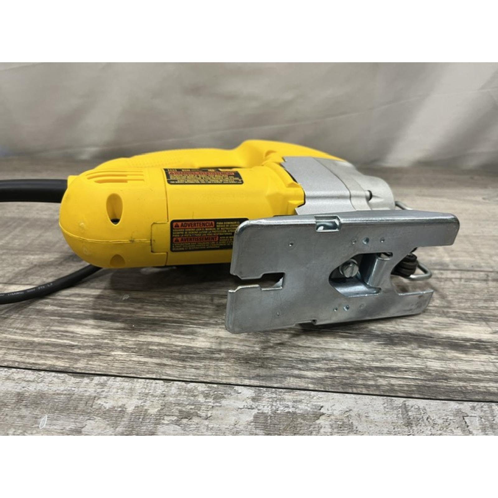 AS-IS DEWALT 5.5 Amp Corded Variable Speed Jig Saw With Bag