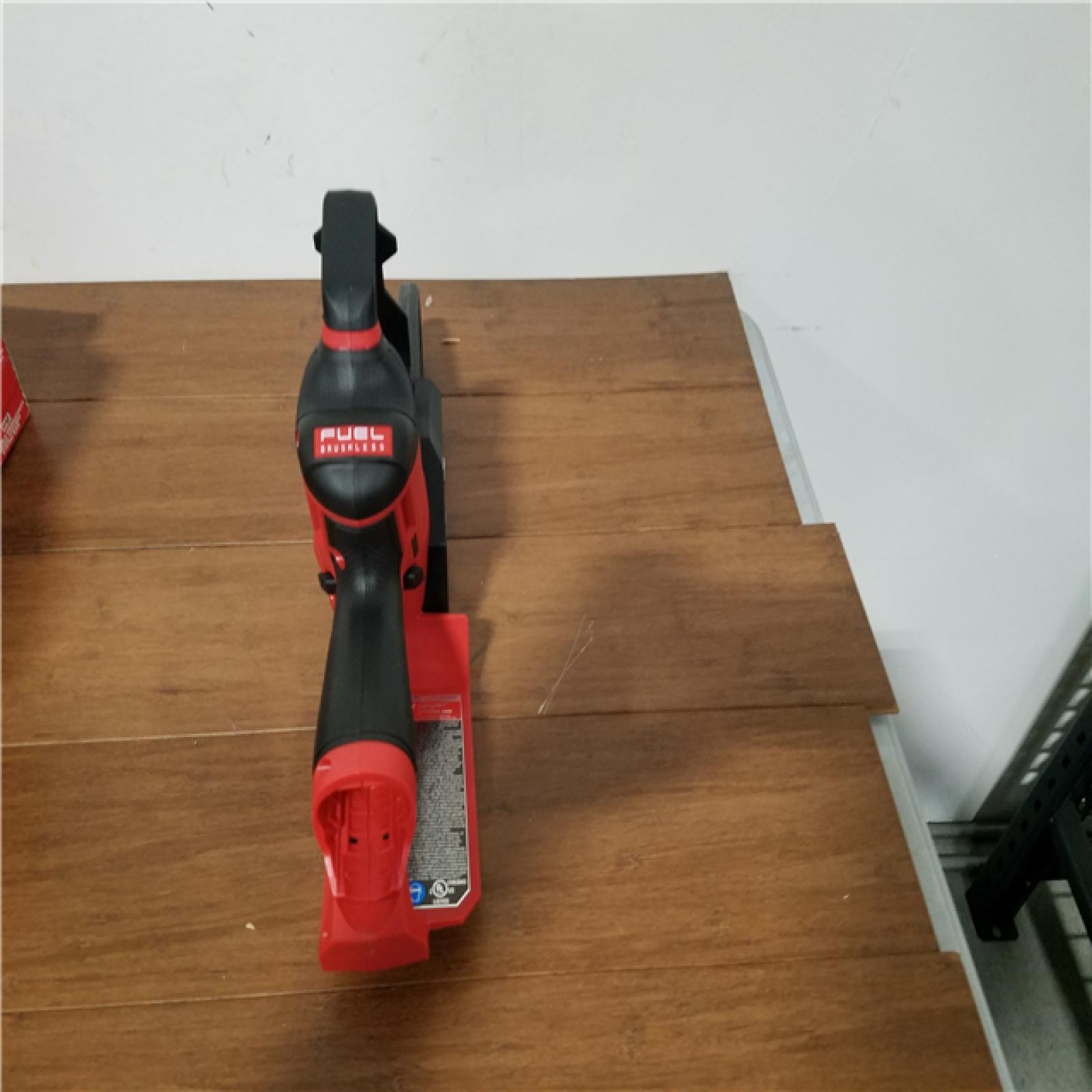 CALIFORNIA AS-IS MILWAUKEE M12 HATCHET 6PRUNING SAW (TOOL ONLY)