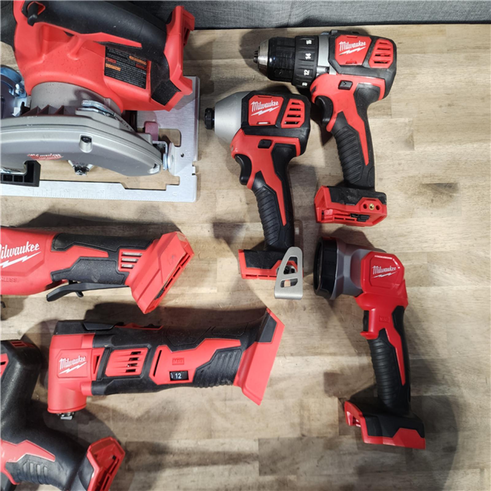 HOUSTON LOCATION - AS-IS MILWAUKEE 7 TOOL COMBO KIT W/ (2) BATTERY & CHARGER
