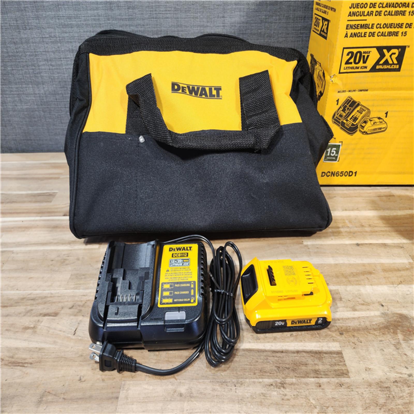 HOUSTON LOCATION - AS-IS DEWALT 20V MAX XR Lithium-Ion Cordless 2-1/2 in. 15-Gauge Finish Nailer Kit