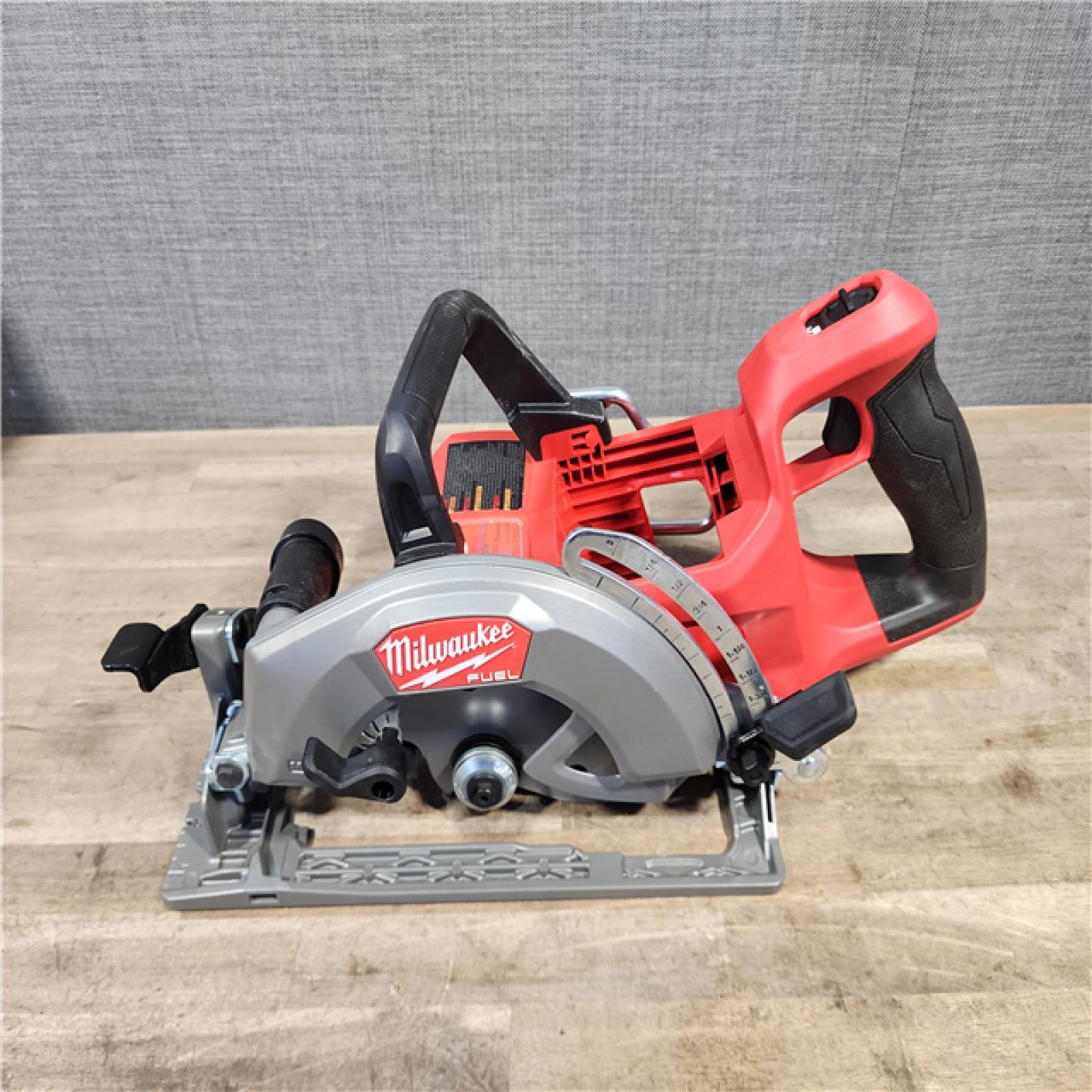HOUSTON LOCATION - AS-IS MILWAUKEE 7-1/4 REAR HANDLE CIRCULAR SAW (TOOL ONLY)