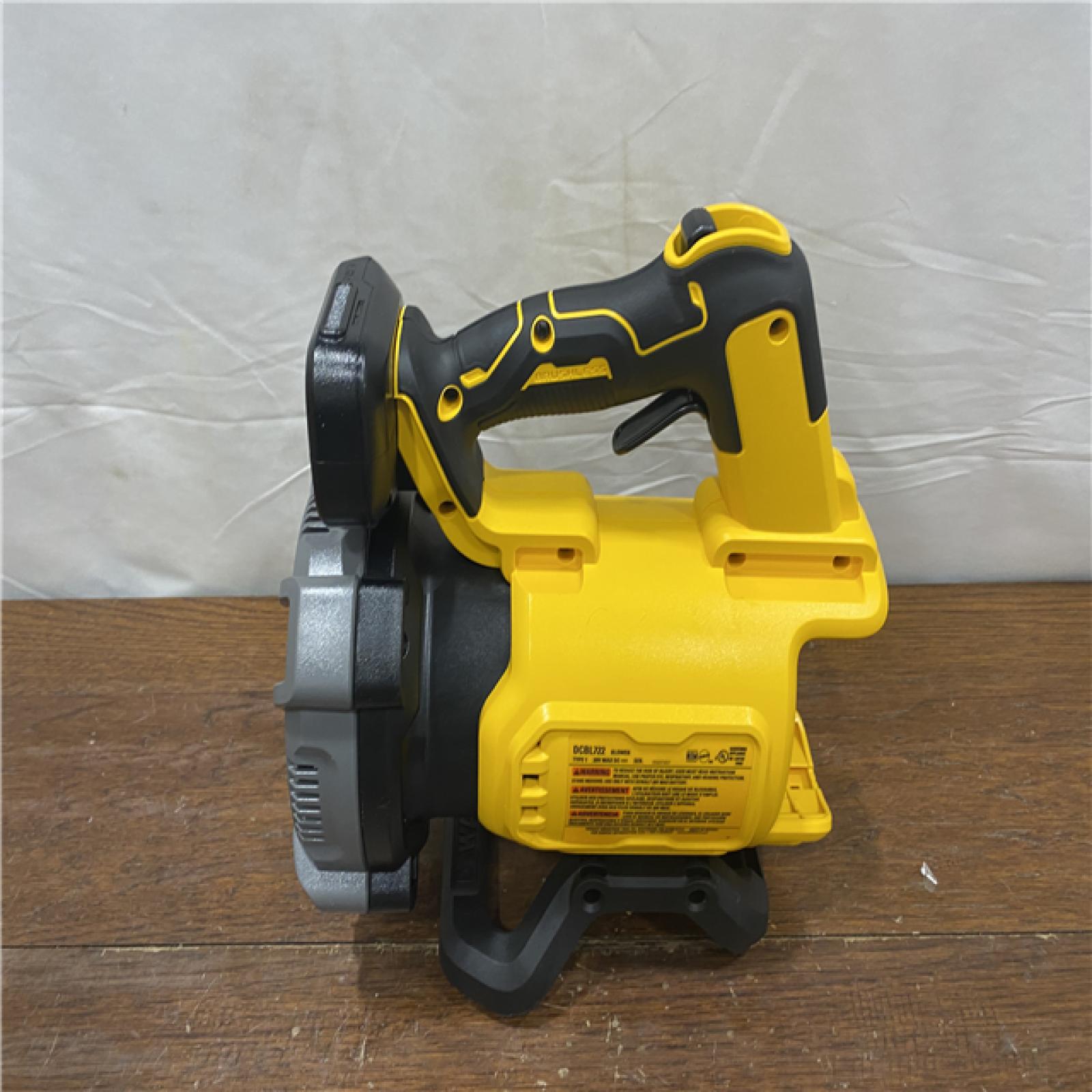 AS-IS DEWALT 20V MAX* XR Brushless Cordless Handheld Blower Kit