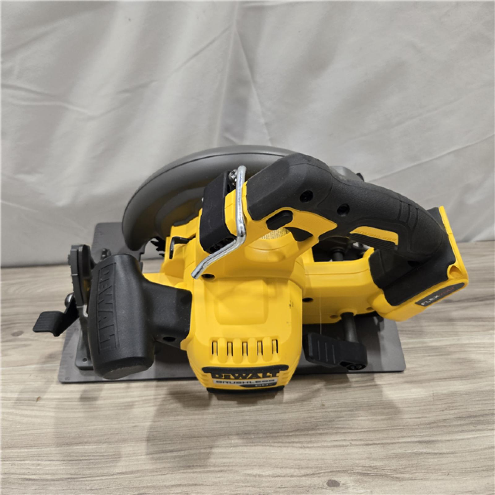 AS-IS DeWALT Flexvolt Max 7-1/4 60V Circular Saw (Tool Only)