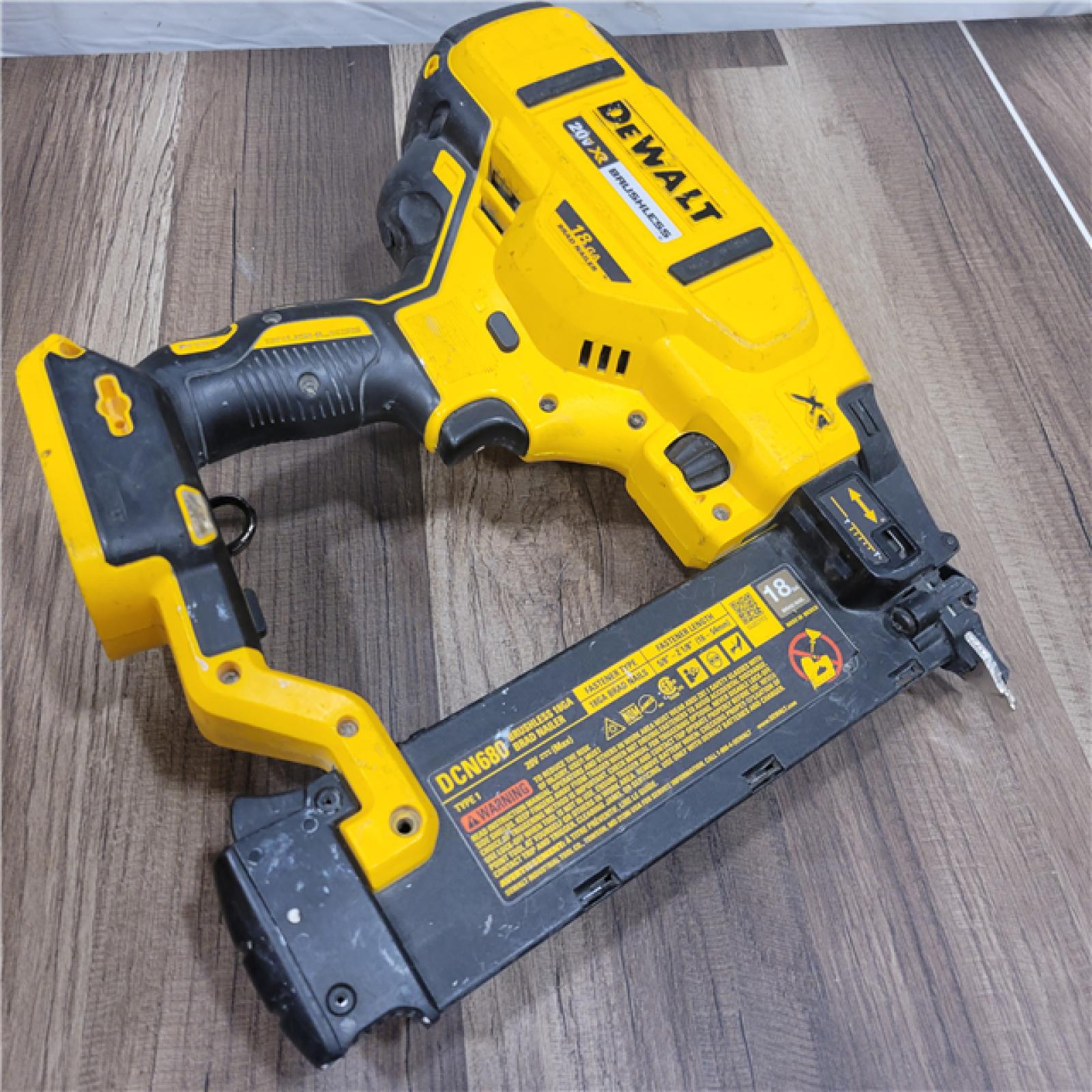 AS-IS DEWALT 20V MAX XR 18 Gauge Brad Nailer Kit