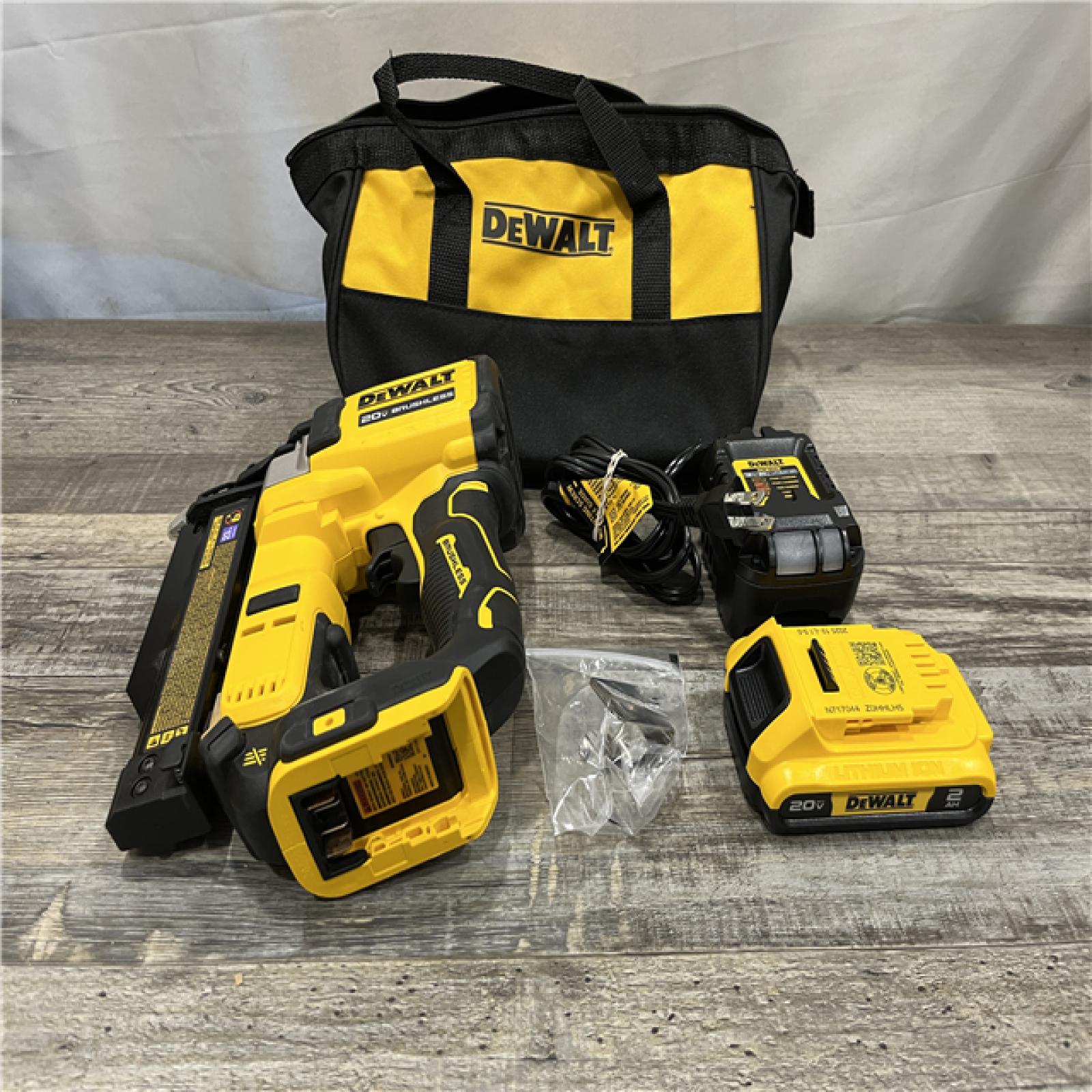 AS-IS DEWALT ATOMIC 20V MAX Lithium Ion Cordless 23 Gauge Pin Nailer Kit