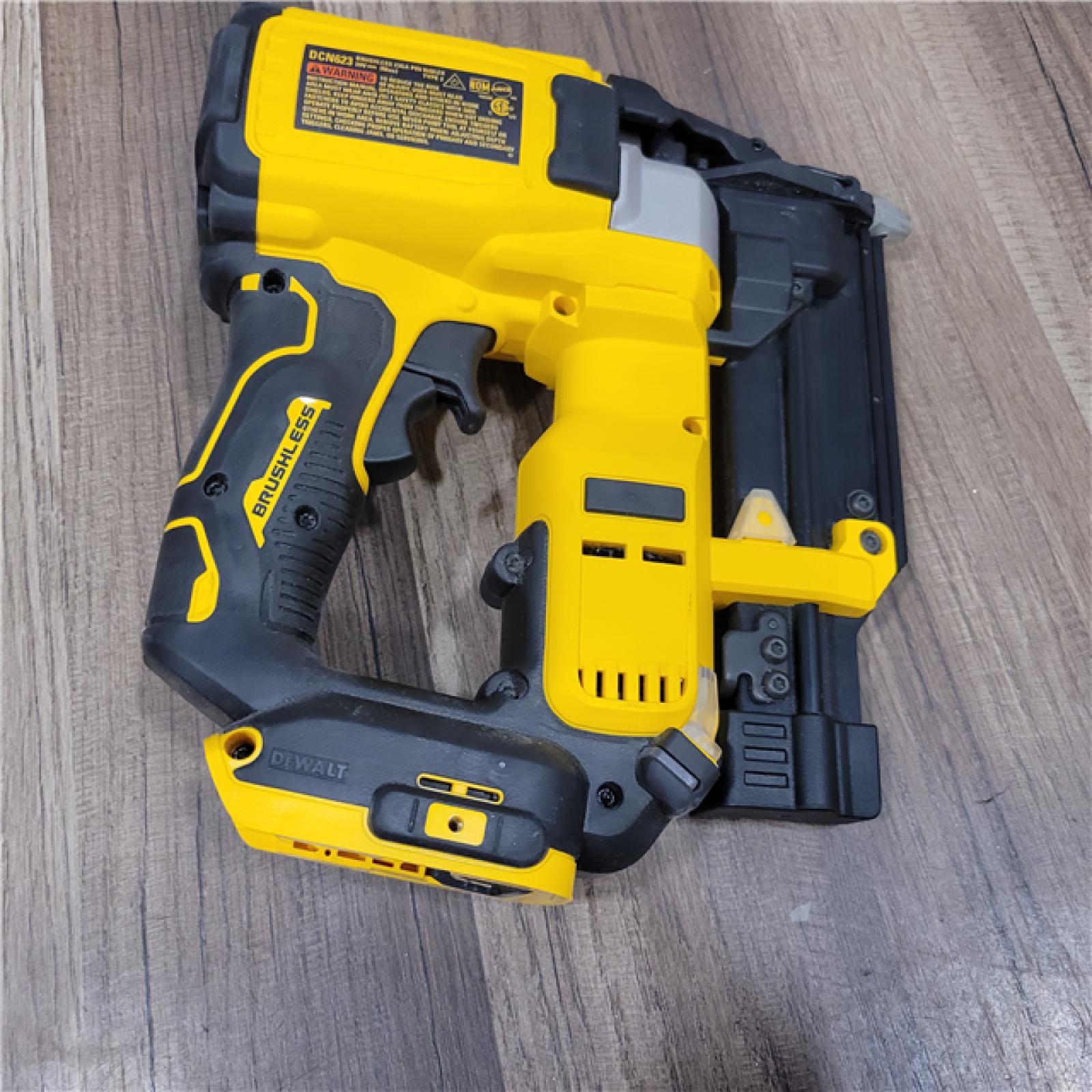 AS-IS DEWALT ATOMIC 20V MAX Lithium Ion Cordless 23 Gauge Pin Nailer Kit with 3.0Ah Battery and Charger