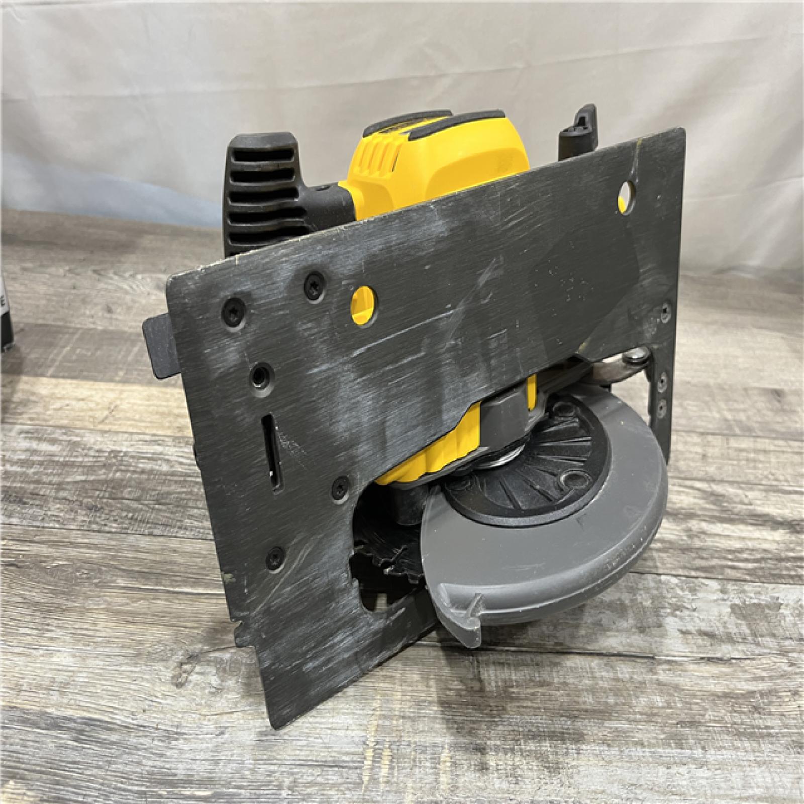 AS-IS DEWALT FLEXVOLT 60V MAX Cordless Brushless 7-1/4 in. Circular Saw with Brake (Tool Only)