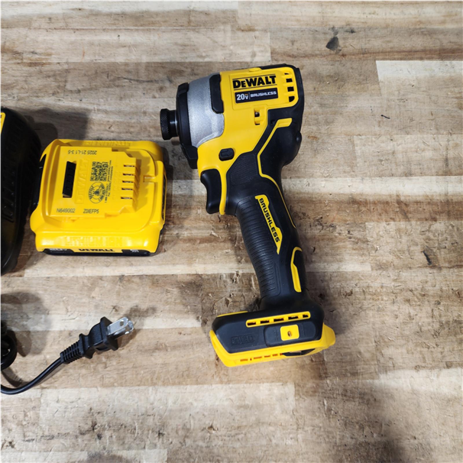HOUSTON LOCATION - AS - IS DEWALT Atomic 20V Max Lithium-Ion Brushless Cordless Compact 1/4 in. Impact Driver Kit
